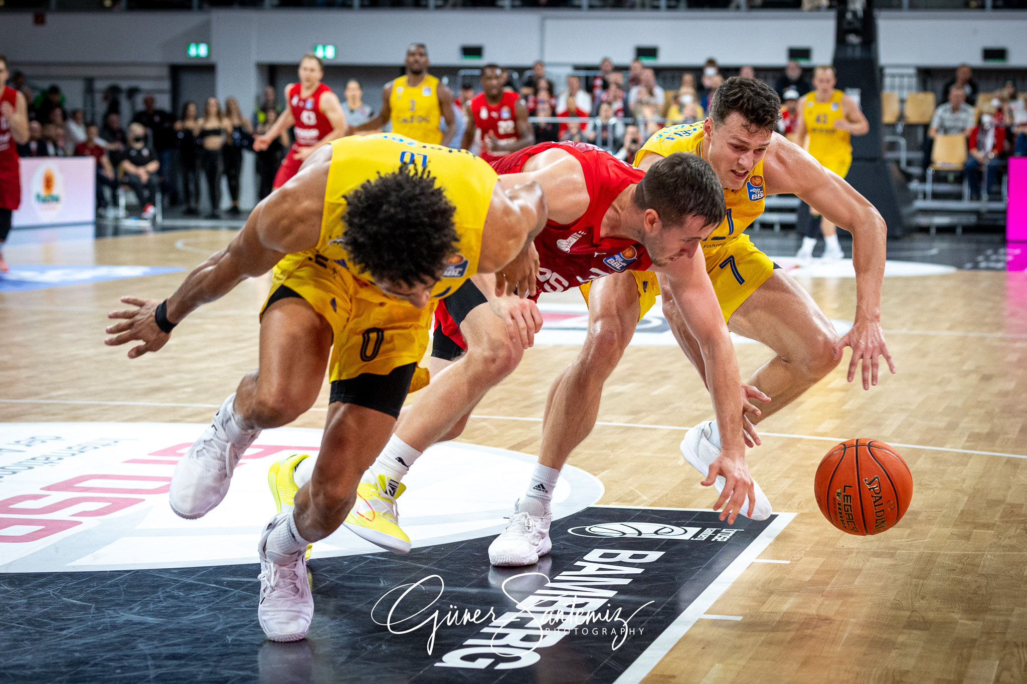 Brose Bamberg vs. Alba Berlin - Basketball - easyCredit BBL - 1.