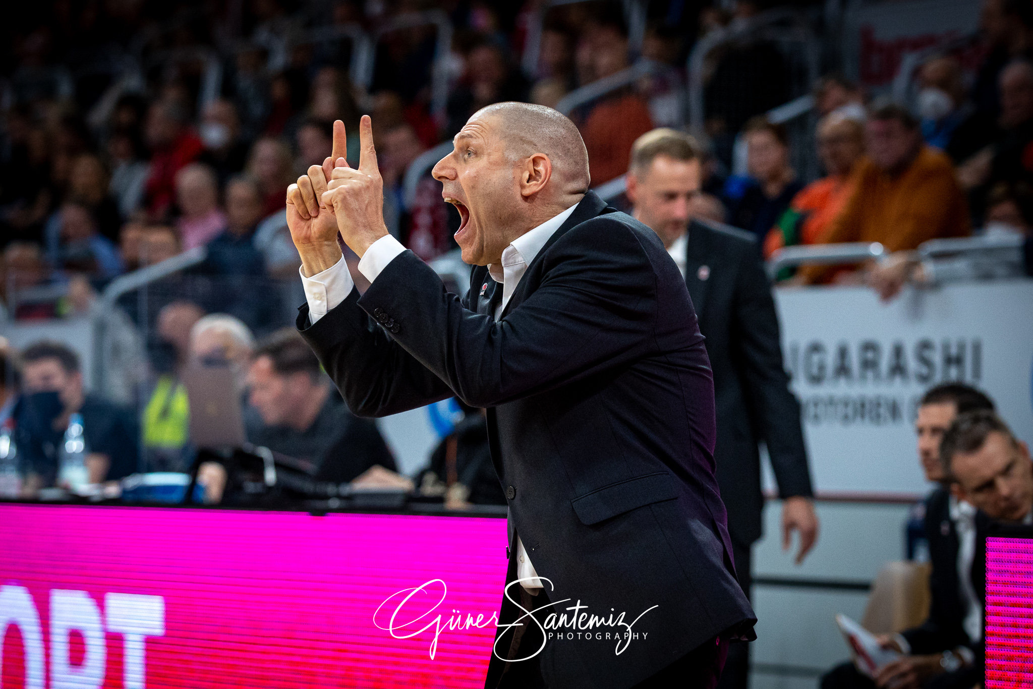 Brose Bamberg vs. Alba Berlin - Basketball - easyCredit BBL - 1.