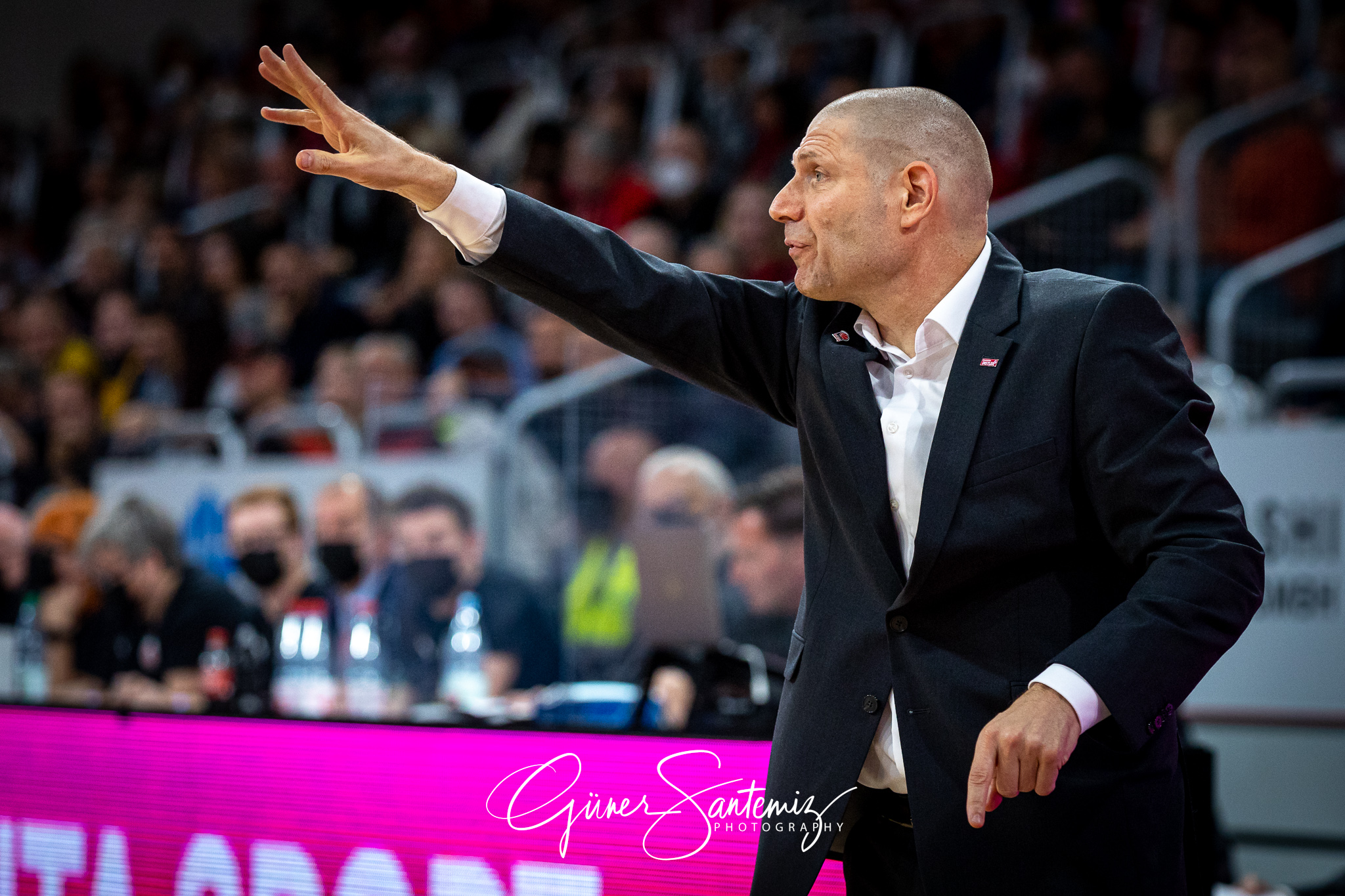 Brose Bamberg vs. Alba Berlin - Basketball - easyCredit BBL - 1.