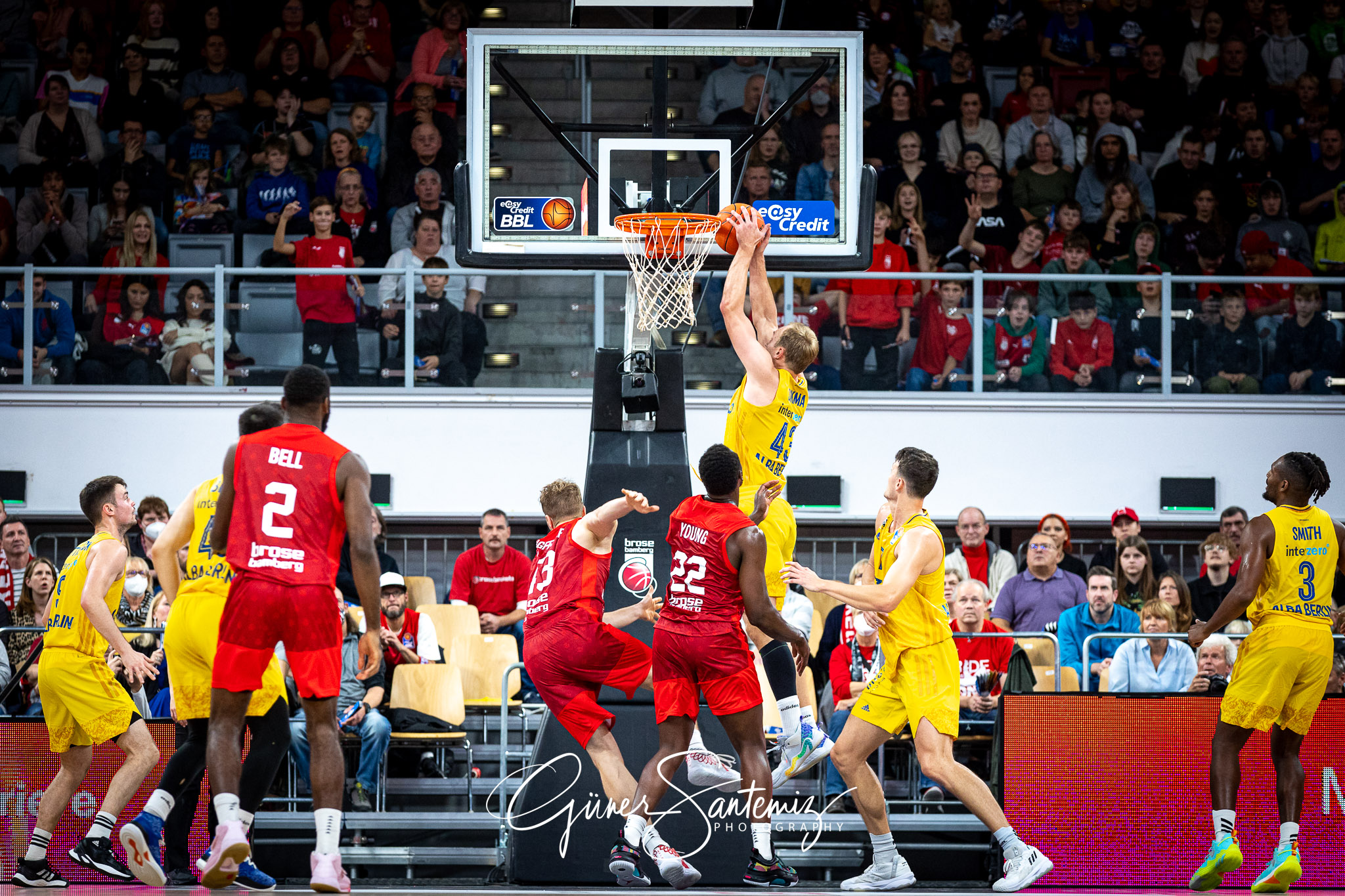 Brose Bamberg vs. Alba Berlin - Basketball - easyCredit BBL - 1.