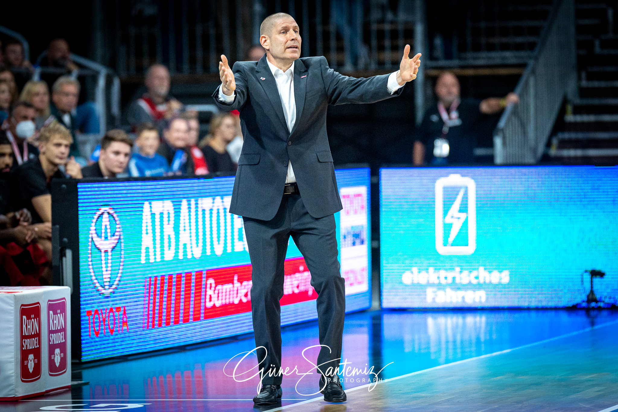 Brose Bamberg vs. Hakro Merlins Crailsheim - Basketball - easyCr