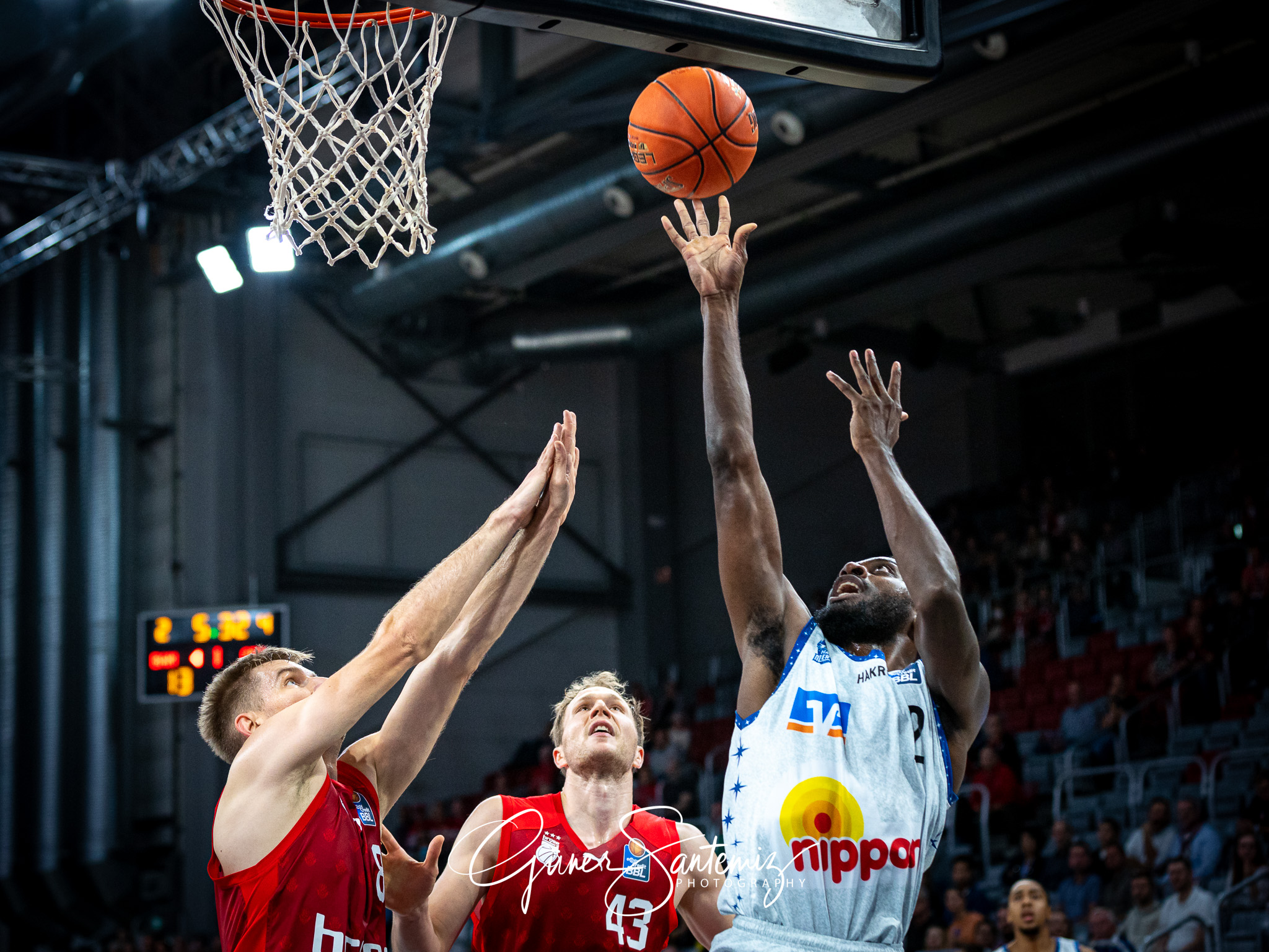 Brose Bamberg vs. Hakro Merlins Crailsheim - Basketball - easyCr