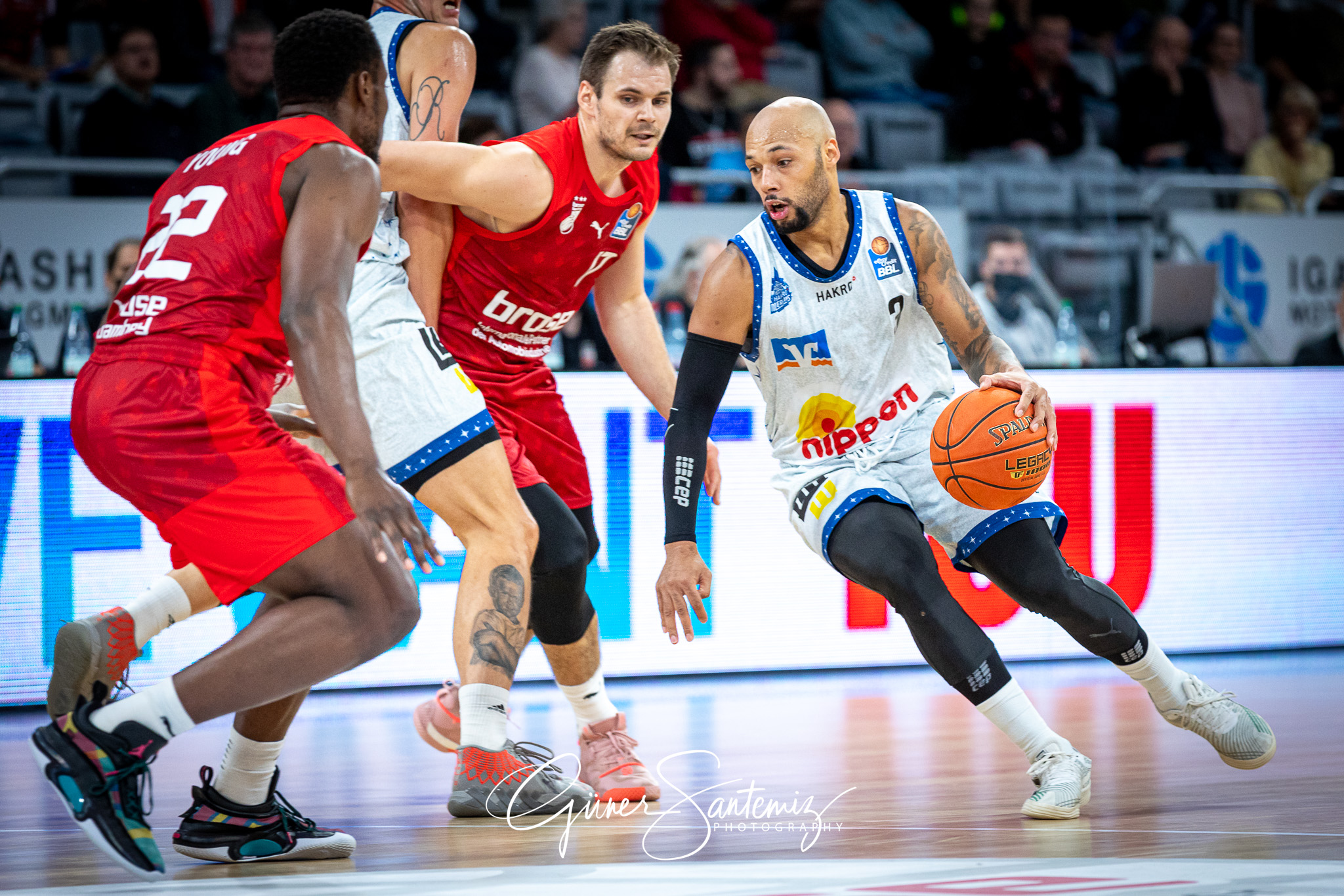Brose Bamberg vs. Hakro Merlins Crailsheim - Basketball - easyCr