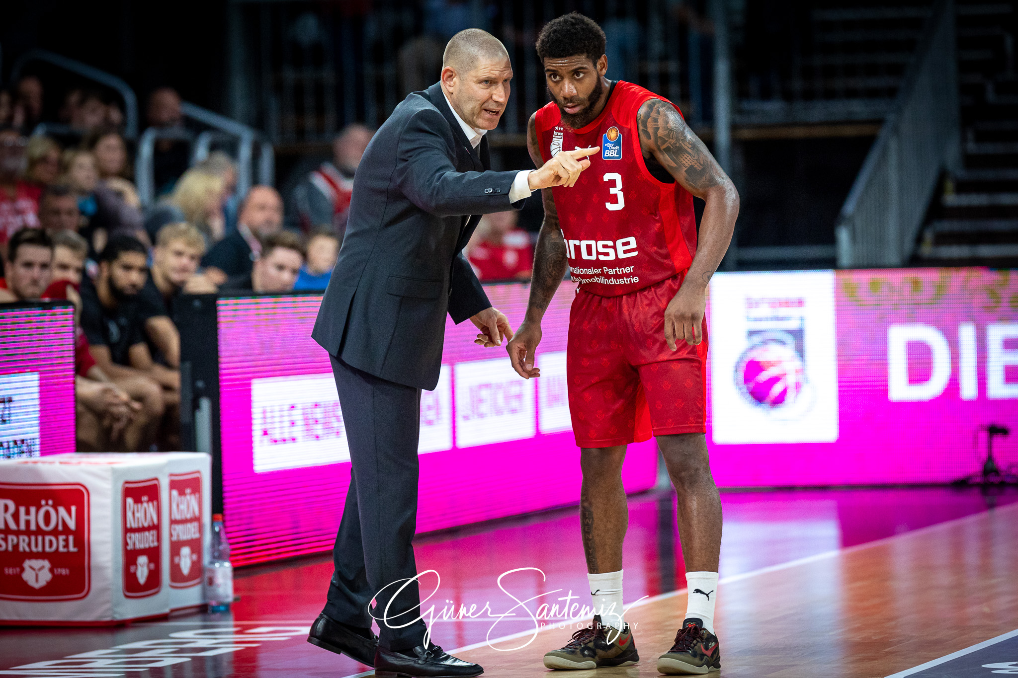 Brose Bamberg vs. Hakro Merlins Crailsheim - Basketball - easyCr