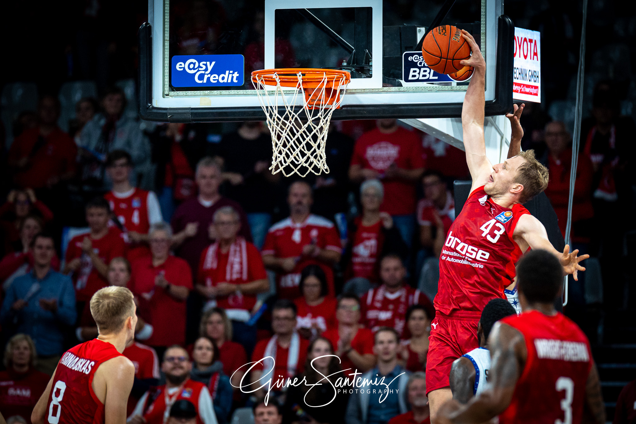 Brose Bamberg vs. Hakro Merlins Crailsheim - Basketball - easyCr