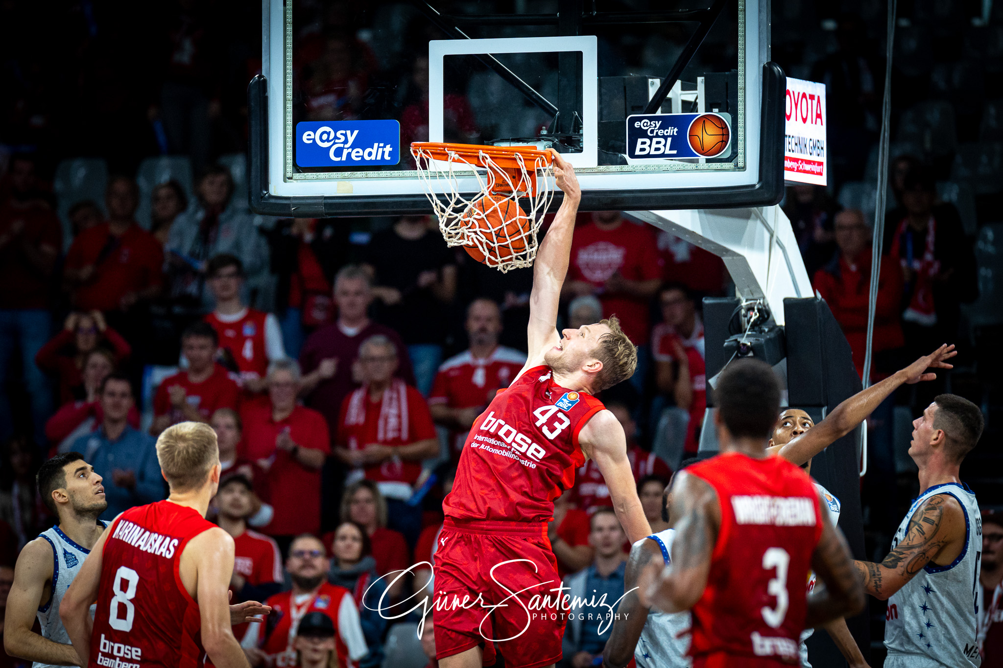 Brose Bamberg vs. Hakro Merlins Crailsheim - Basketball - easyCr