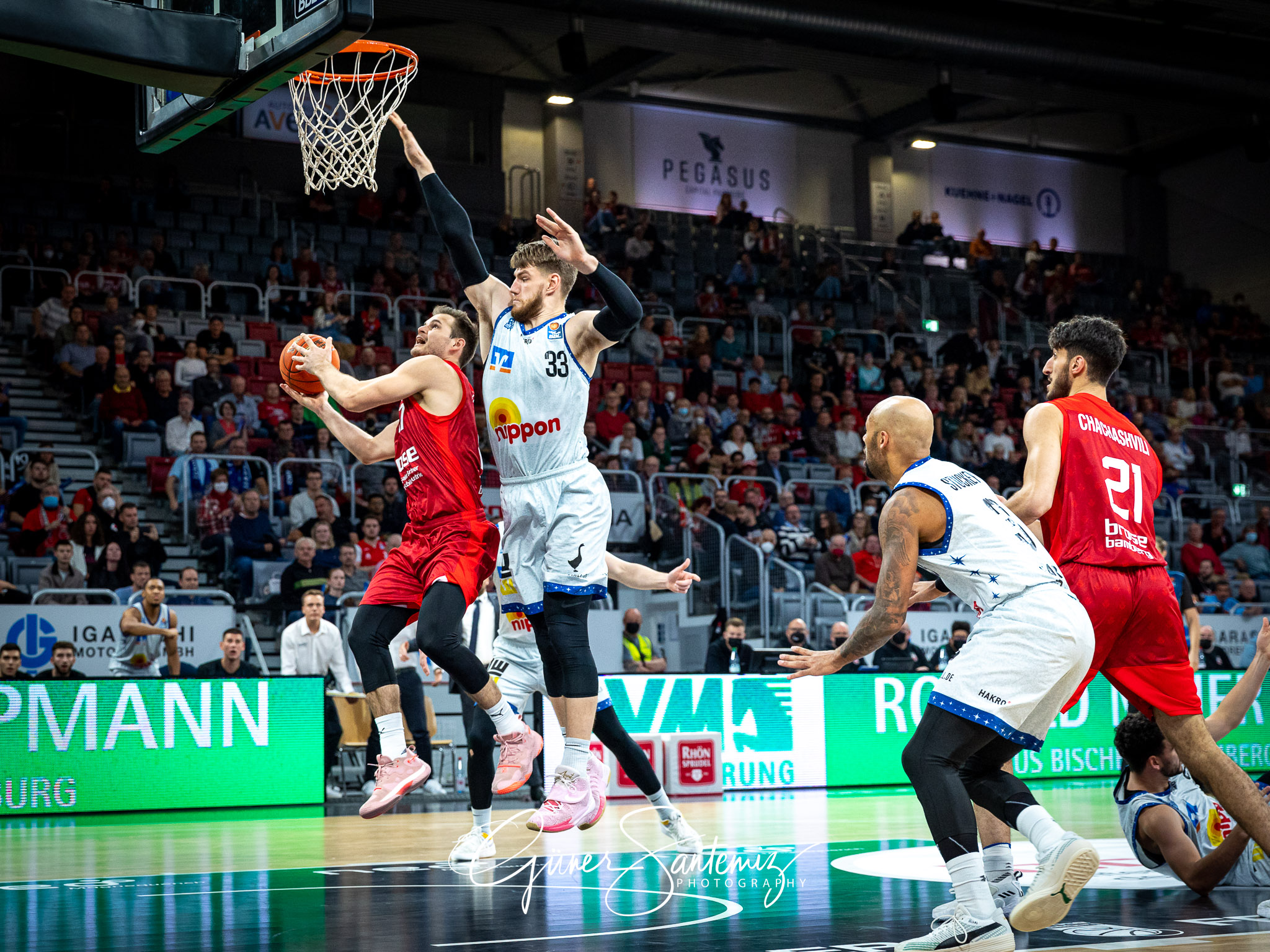 Brose Bamberg vs. Hakro Merlins Crailsheim - Basketball - easyCr