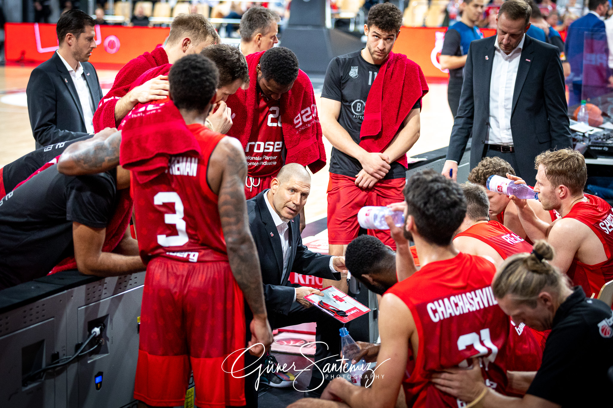 Brose Bamberg vs. Hakro Merlins Crailsheim - Basketball - easyCr
