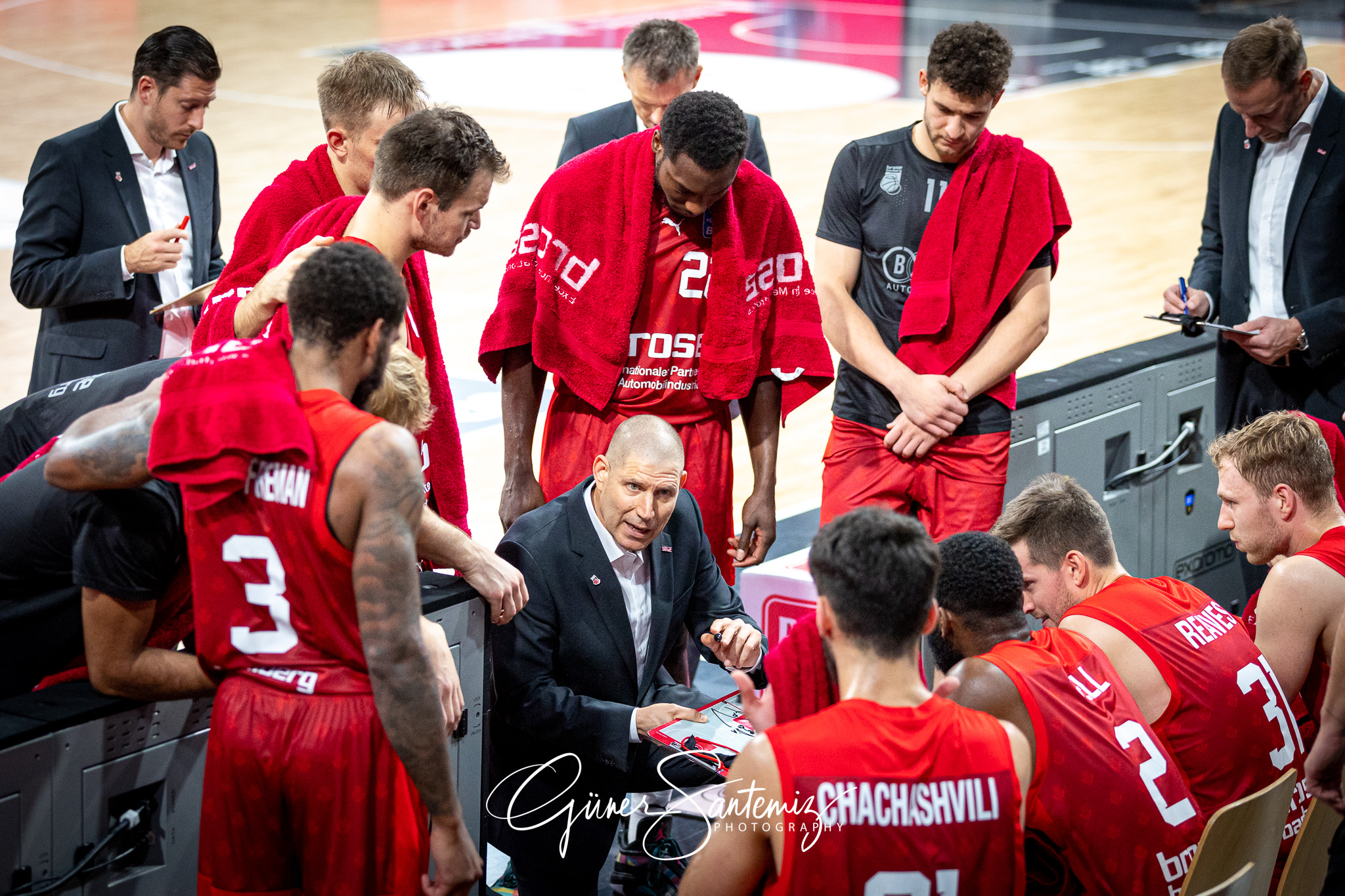 Brose Bamberg vs. Hakro Merlins Crailsheim - Basketball - easyCr