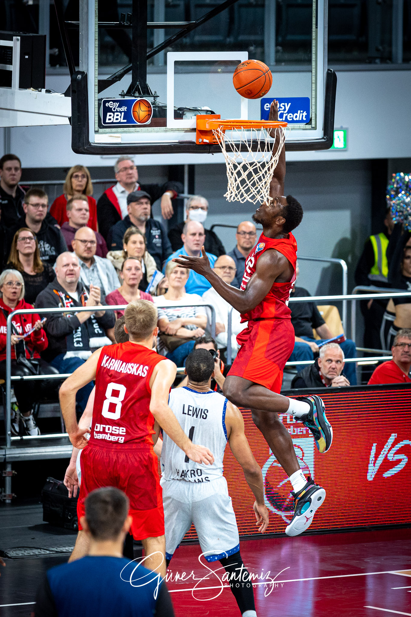 Brose Bamberg vs. Hakro Merlins Crailsheim - Basketball - easyCr