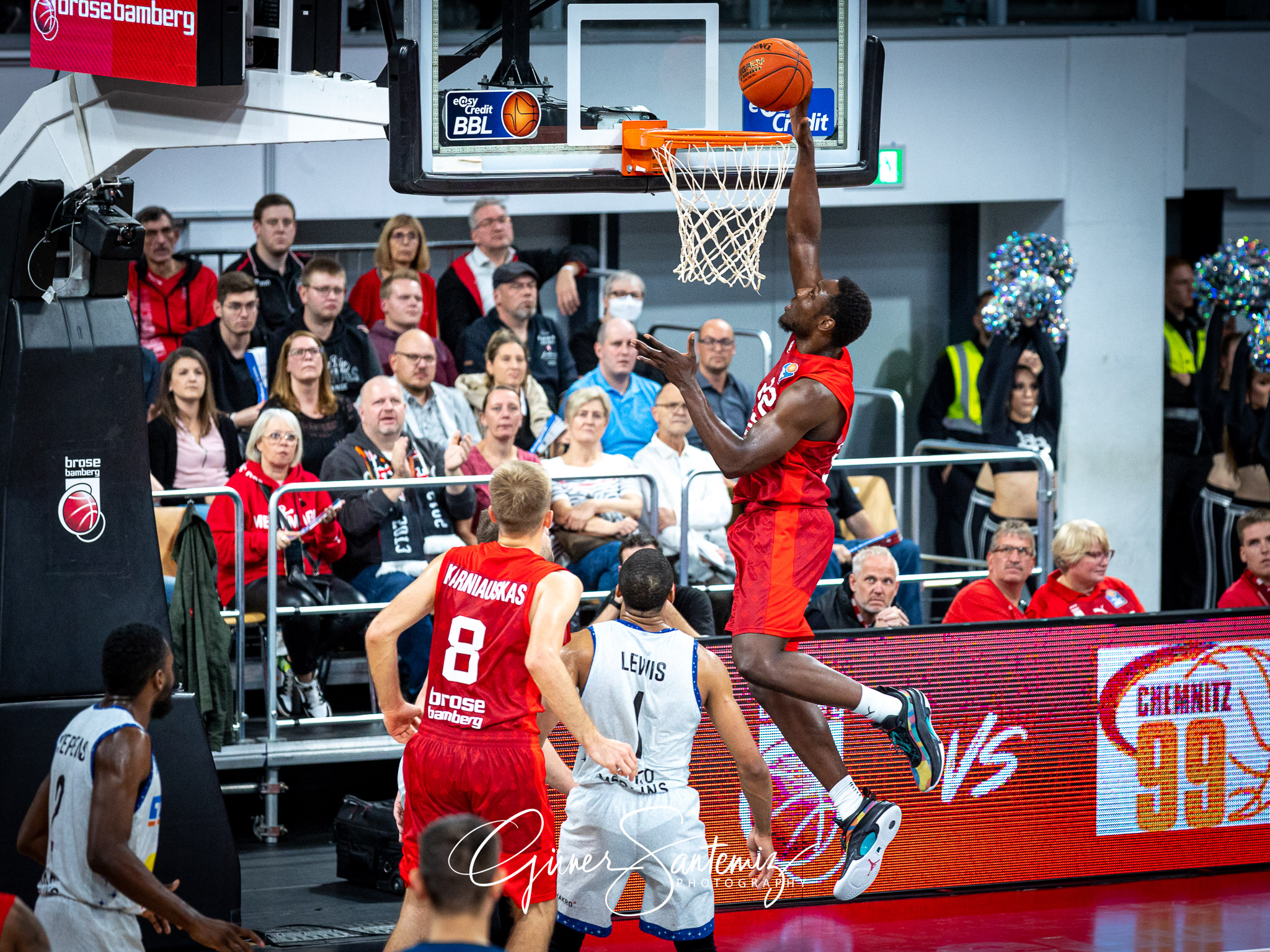 Brose Bamberg vs. Hakro Merlins Crailsheim - Basketball - easyCr