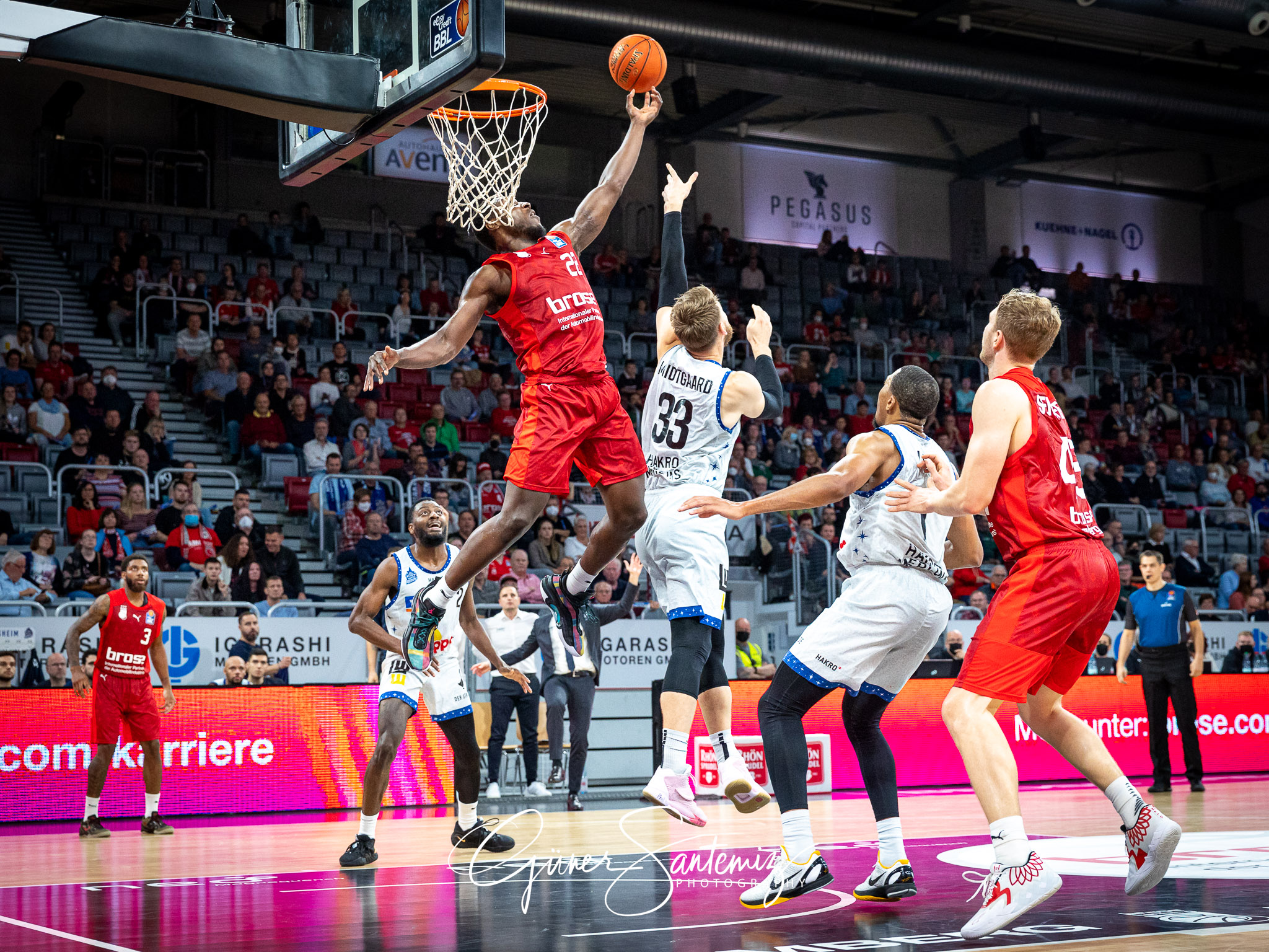 Brose Bamberg vs. Hakro Merlins Crailsheim - Basketball - easyCr