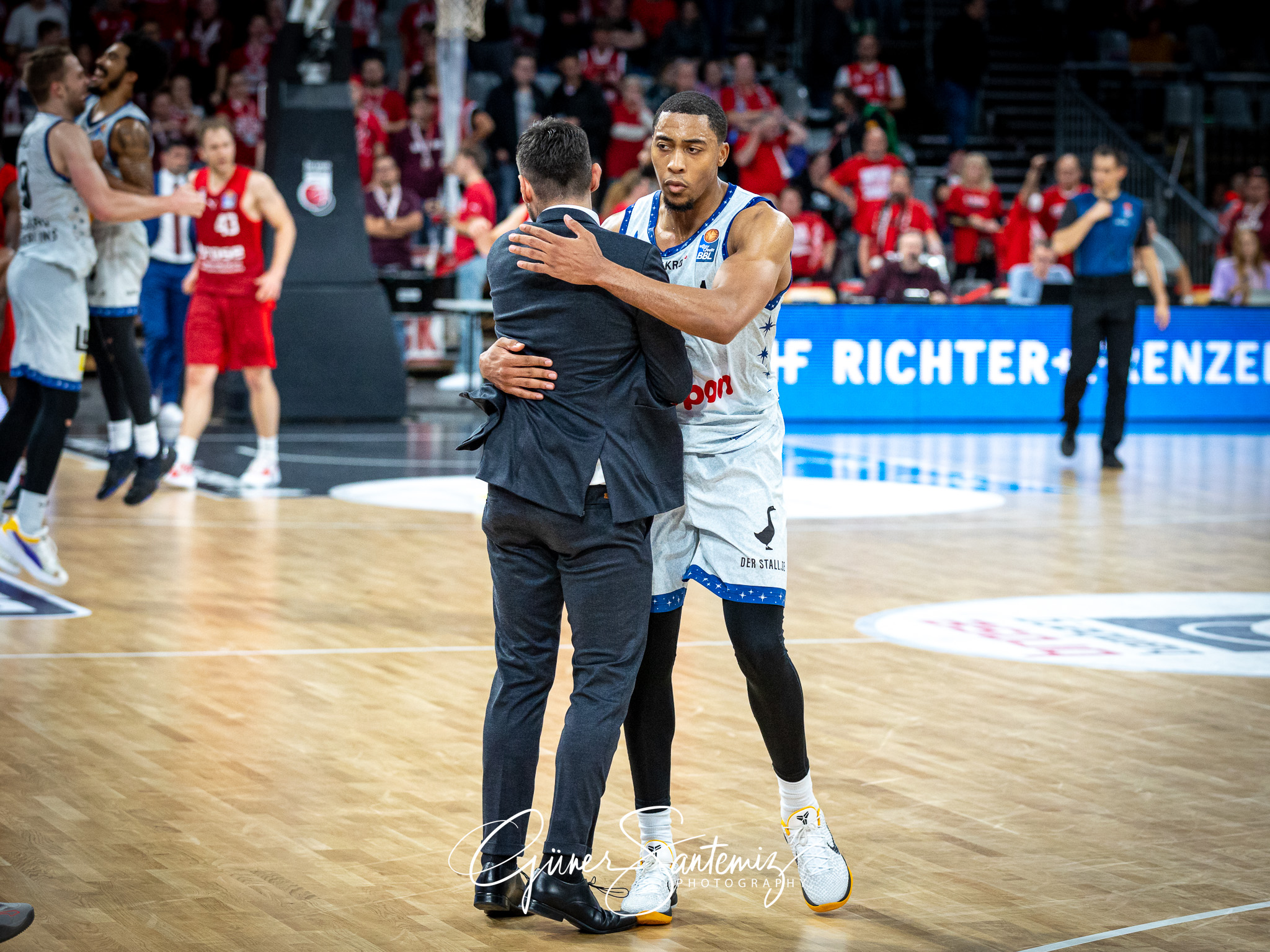 Brose Bamberg vs. Hakro Merlins Crailsheim - Basketball - easyCr