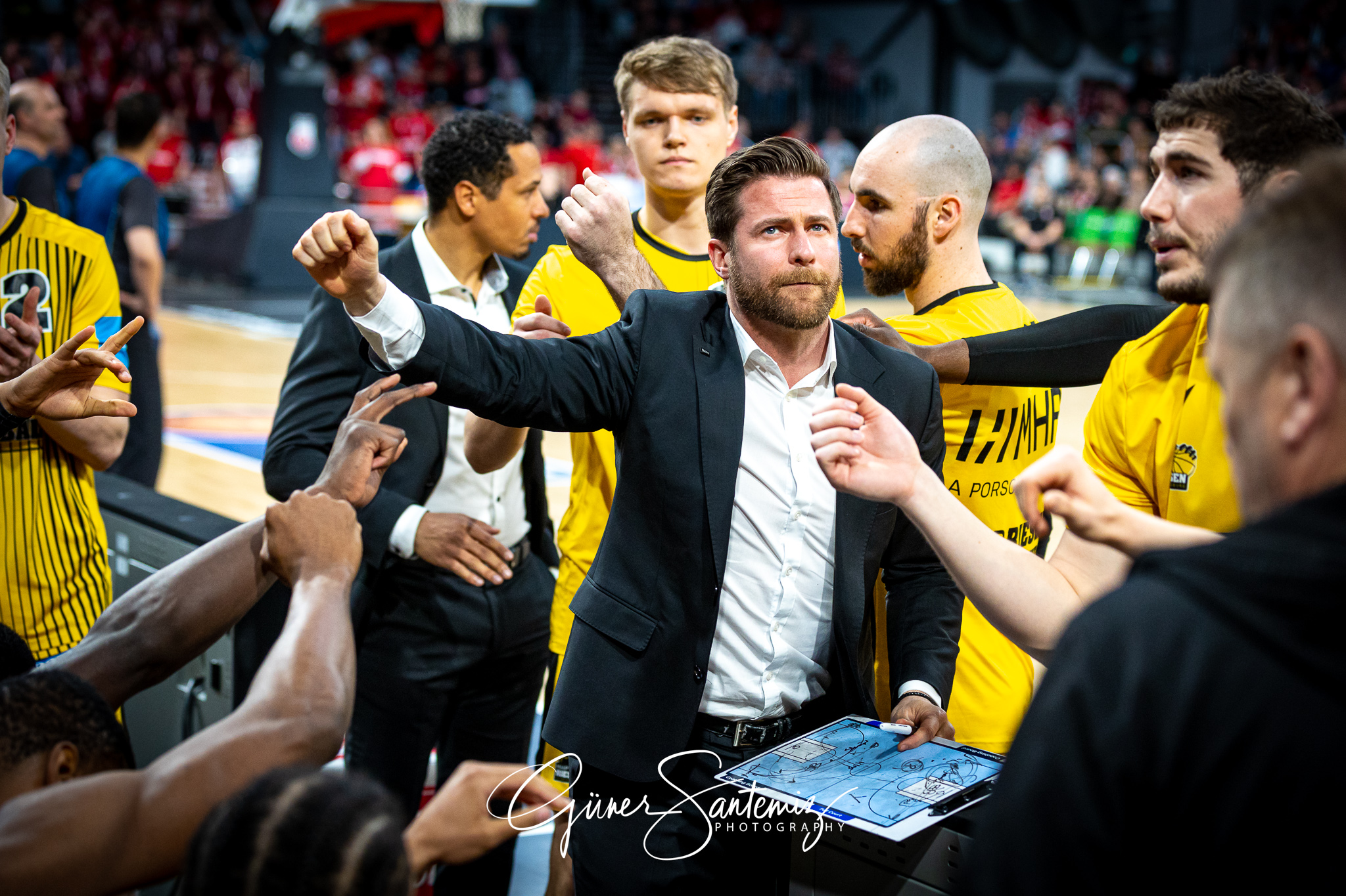 Brose Bamberg vs. MHP Riesen Ludwigsburg - Basketball - easyCred