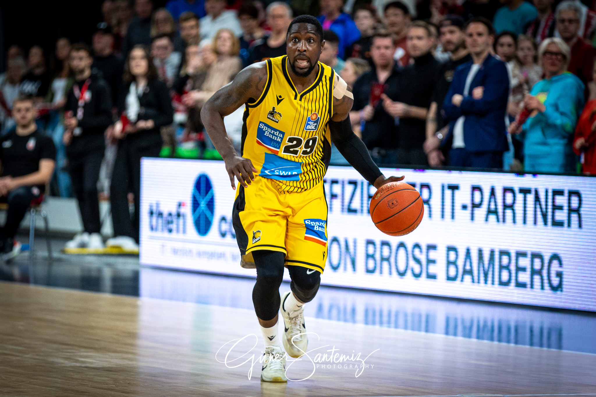 Brose Bamberg vs. MHP Riesen Ludwigsburg - Basketball - easyCred