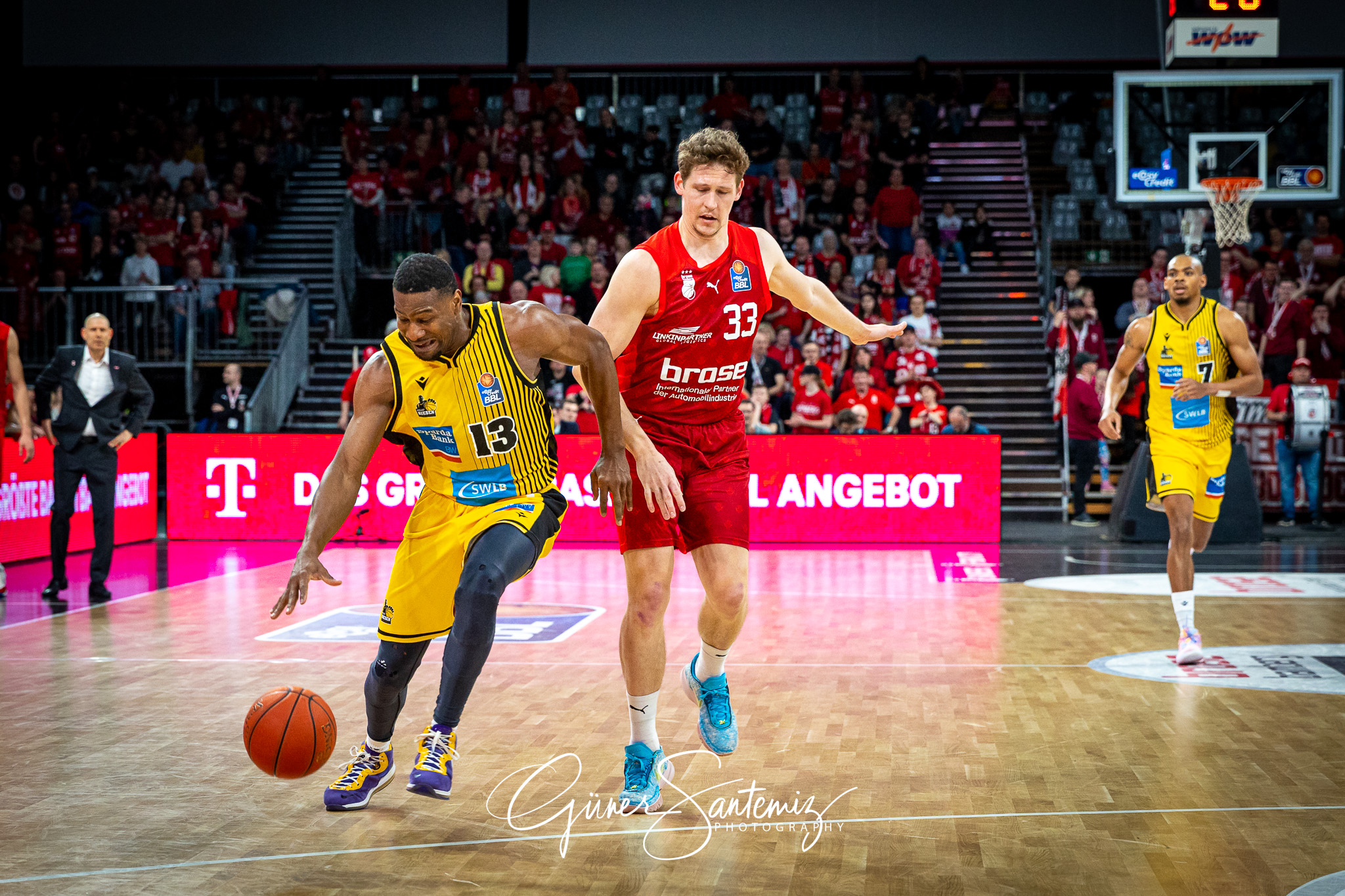 Brose Bamberg vs. MHP Riesen Ludwigsburg - Basketball - easyCred