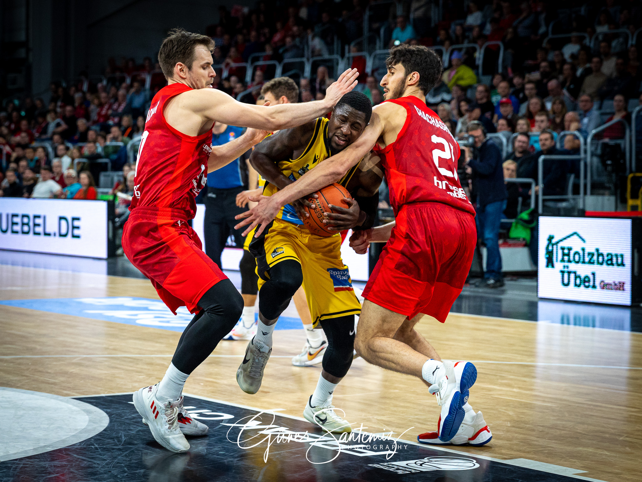 Brose Bamberg vs. MHP Riesen Ludwigsburg - Basketball - easyCred