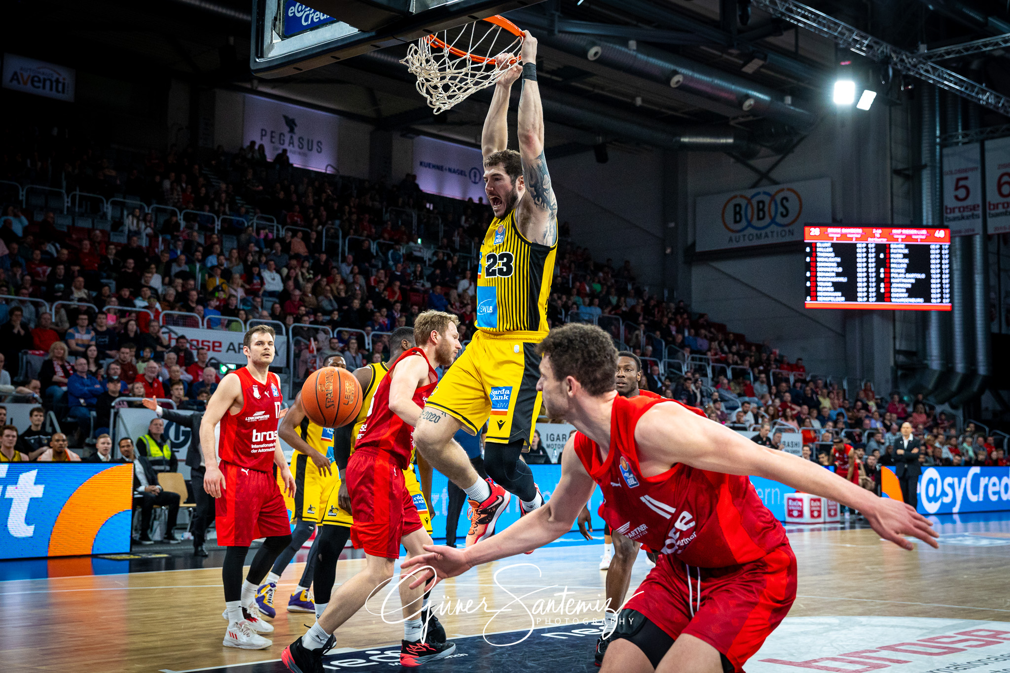 Brose Bamberg vs. MHP Riesen Ludwigsburg - Basketball - easyCred