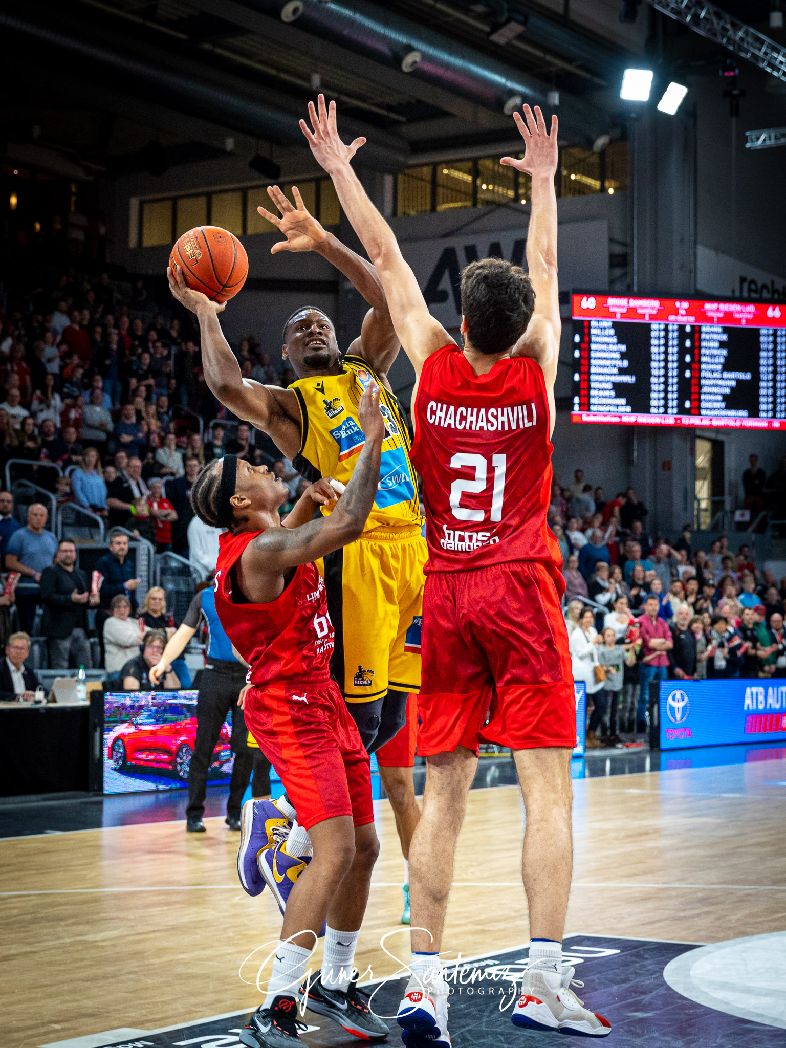 Brose Bamberg vs. MHP Riesen Ludwigsburg - Basketball - easyCred