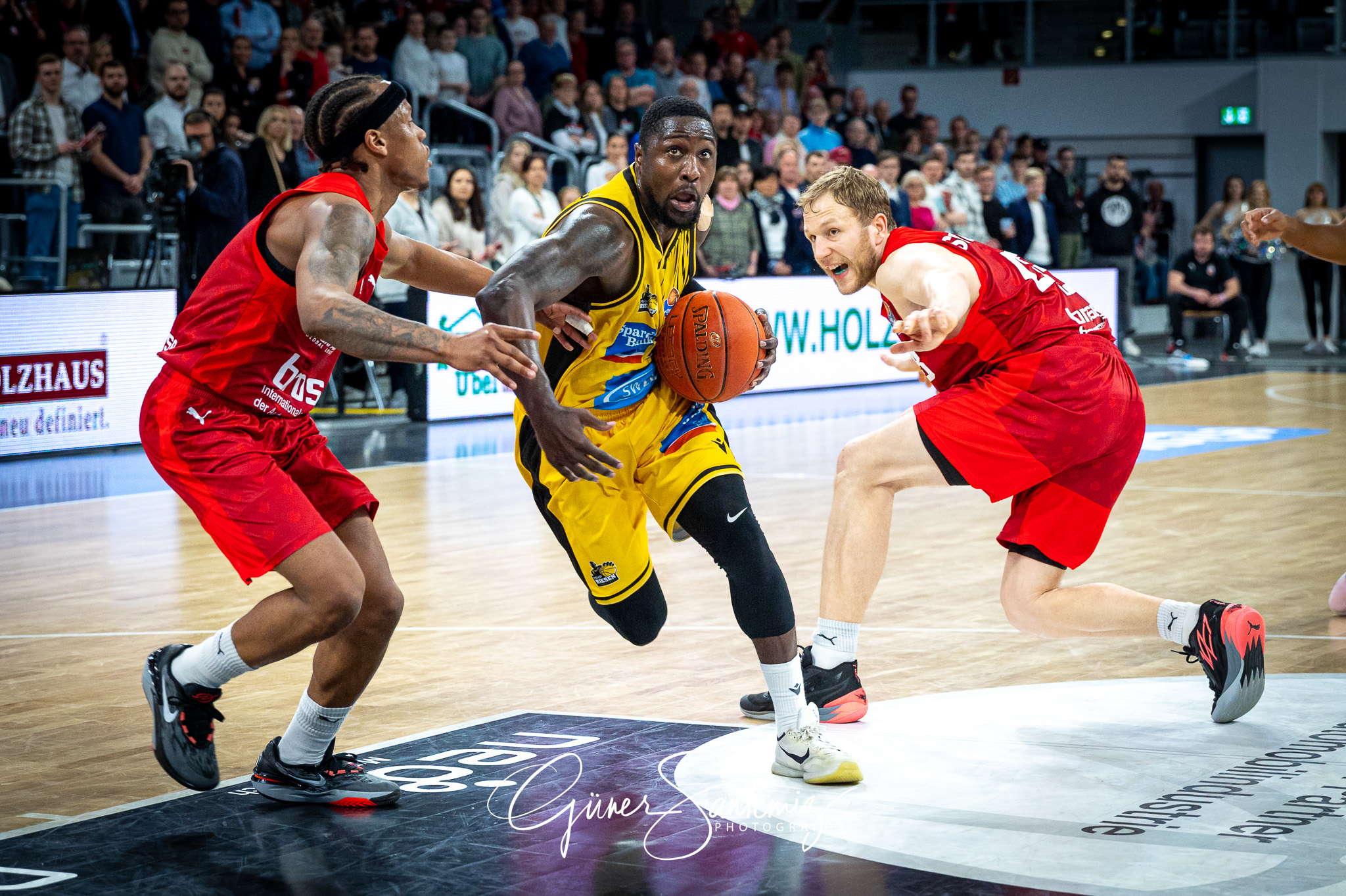 Brose Bamberg vs. MHP Riesen Ludwigsburg - Basketball - easyCred