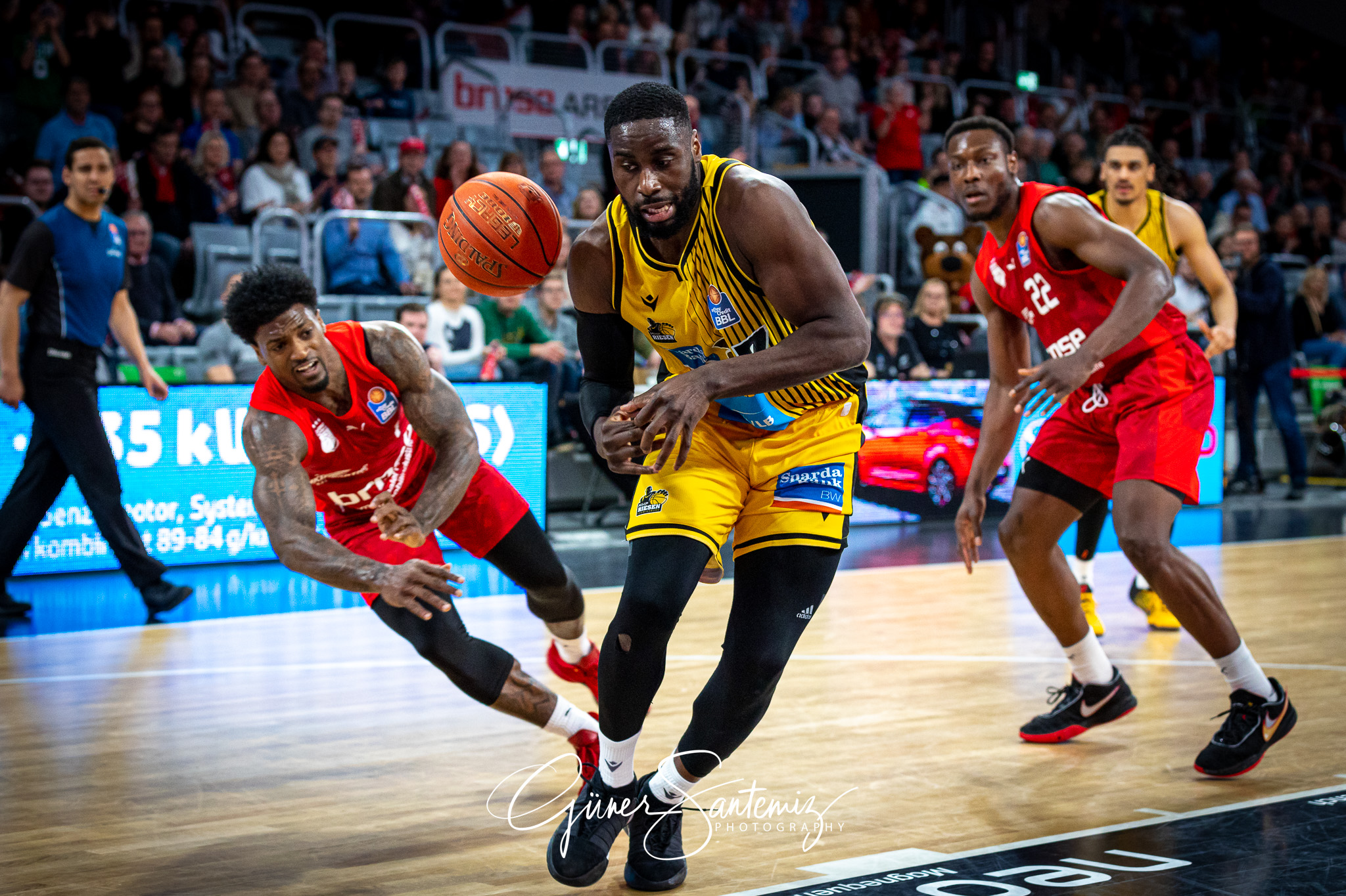 Brose Bamberg vs. MHP Riesen Ludwigsburg - Basketball - easyCred