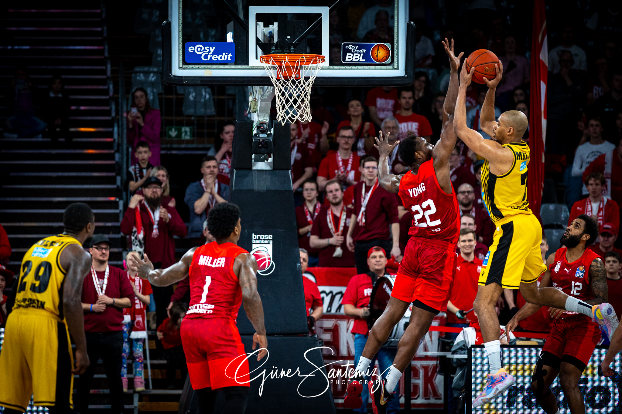 Brose Bamberg vs. MHP Riesen Ludwigsburg - Basketball - easyCred