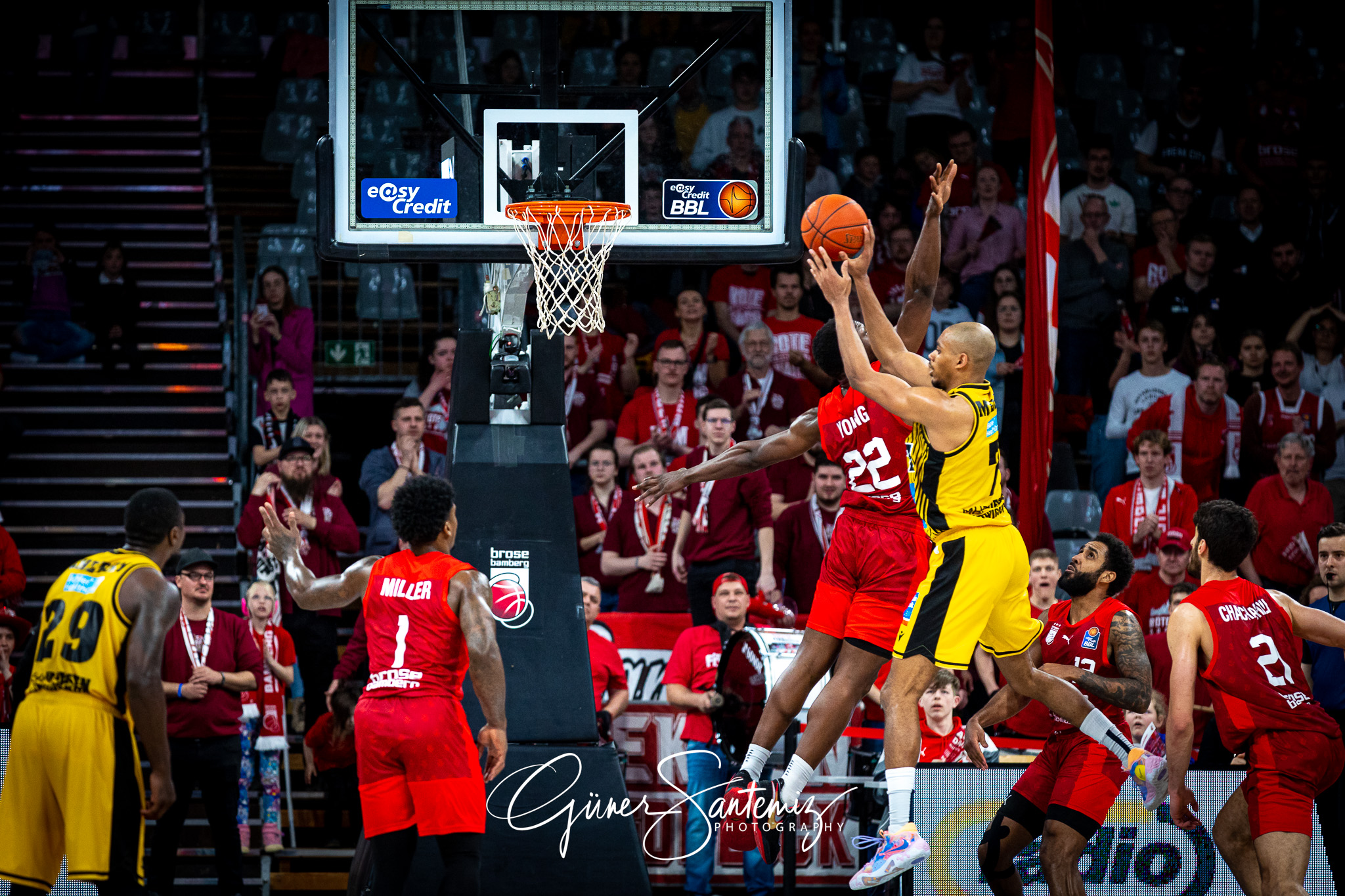 Brose Bamberg vs. MHP Riesen Ludwigsburg - Basketball - easyCred