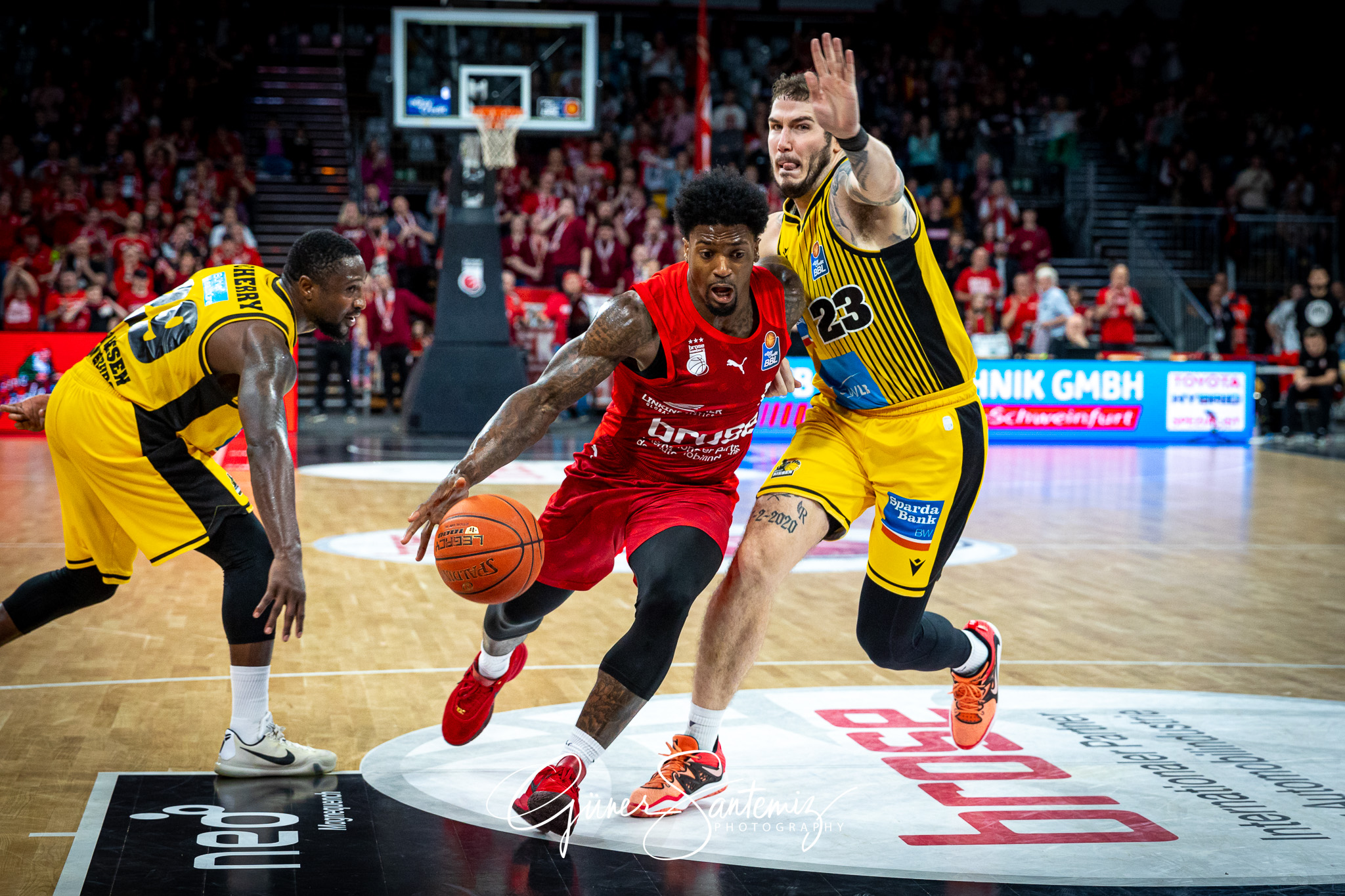 Brose Bamberg vs. MHP Riesen Ludwigsburg - Basketball - easyCred