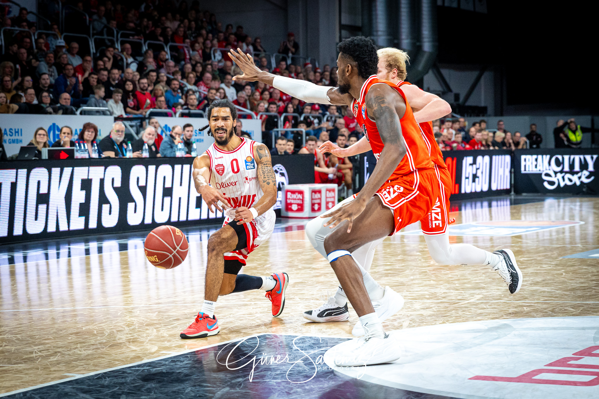 Bamberg Baskets vs. Wuerzburg Baskets - Basketball - easyCredit