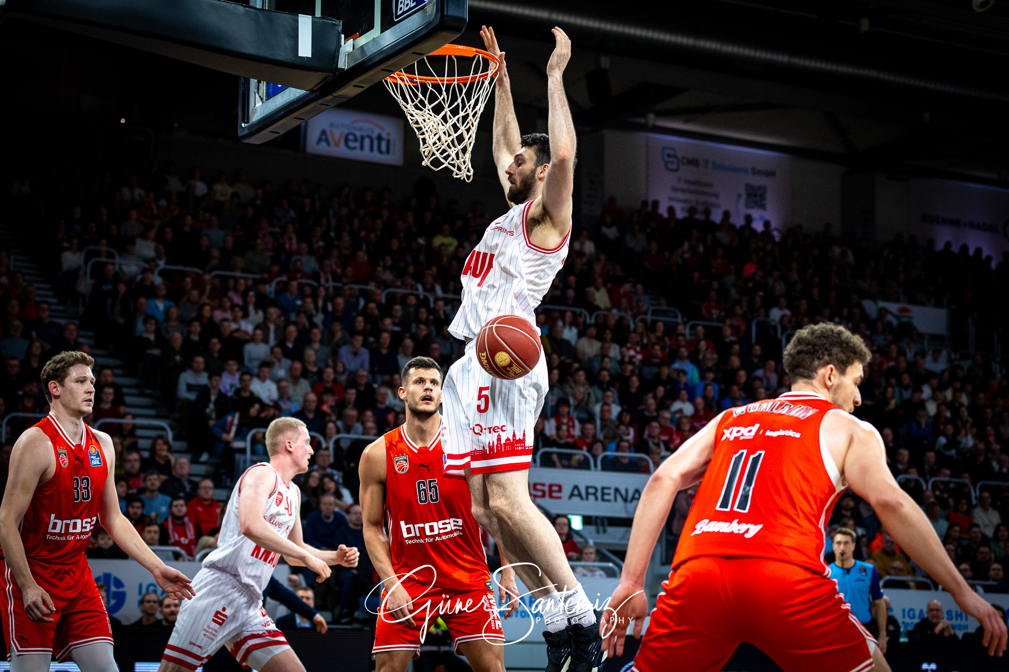 Bamberg Baskets vs. Wuerzburg Baskets - Basketball - easyCredit