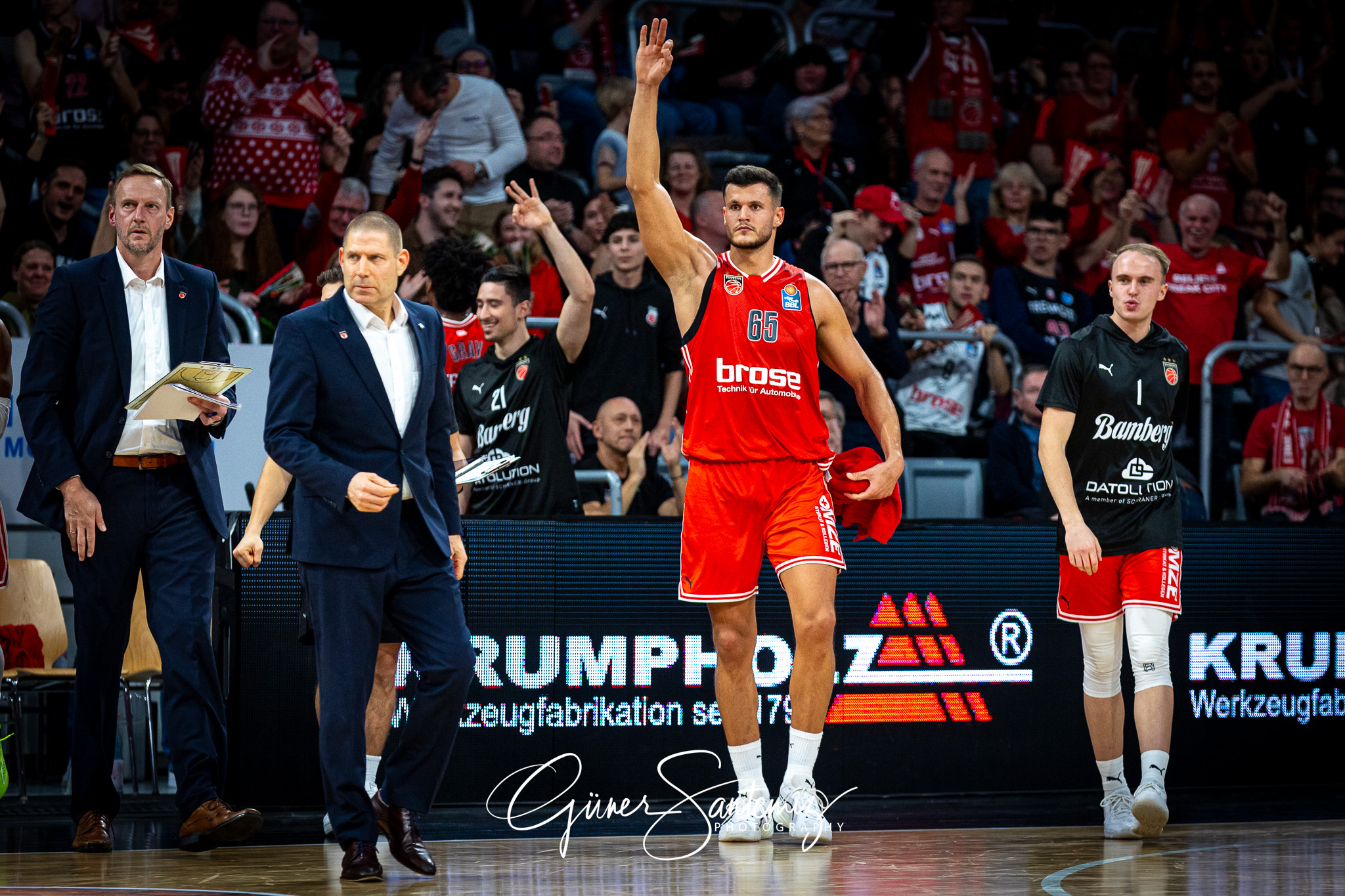 Bamberg Baskets vs. Wuerzburg Baskets - Basketball - easyCredit