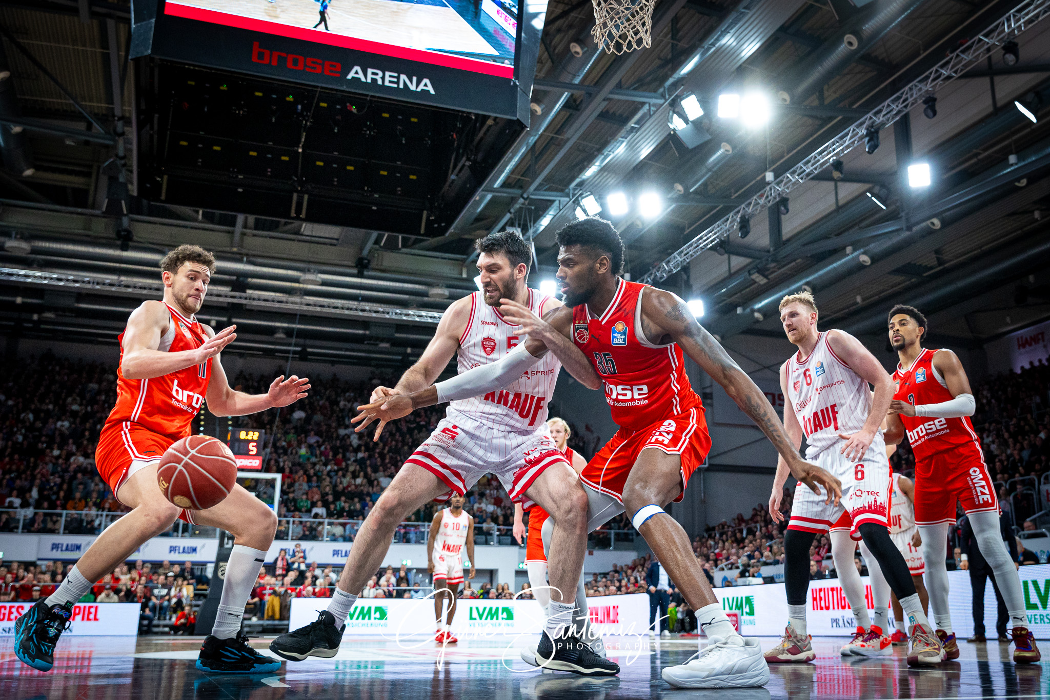 Bamberg Baskets vs. Wuerzburg Baskets - Basketball - easyCredit