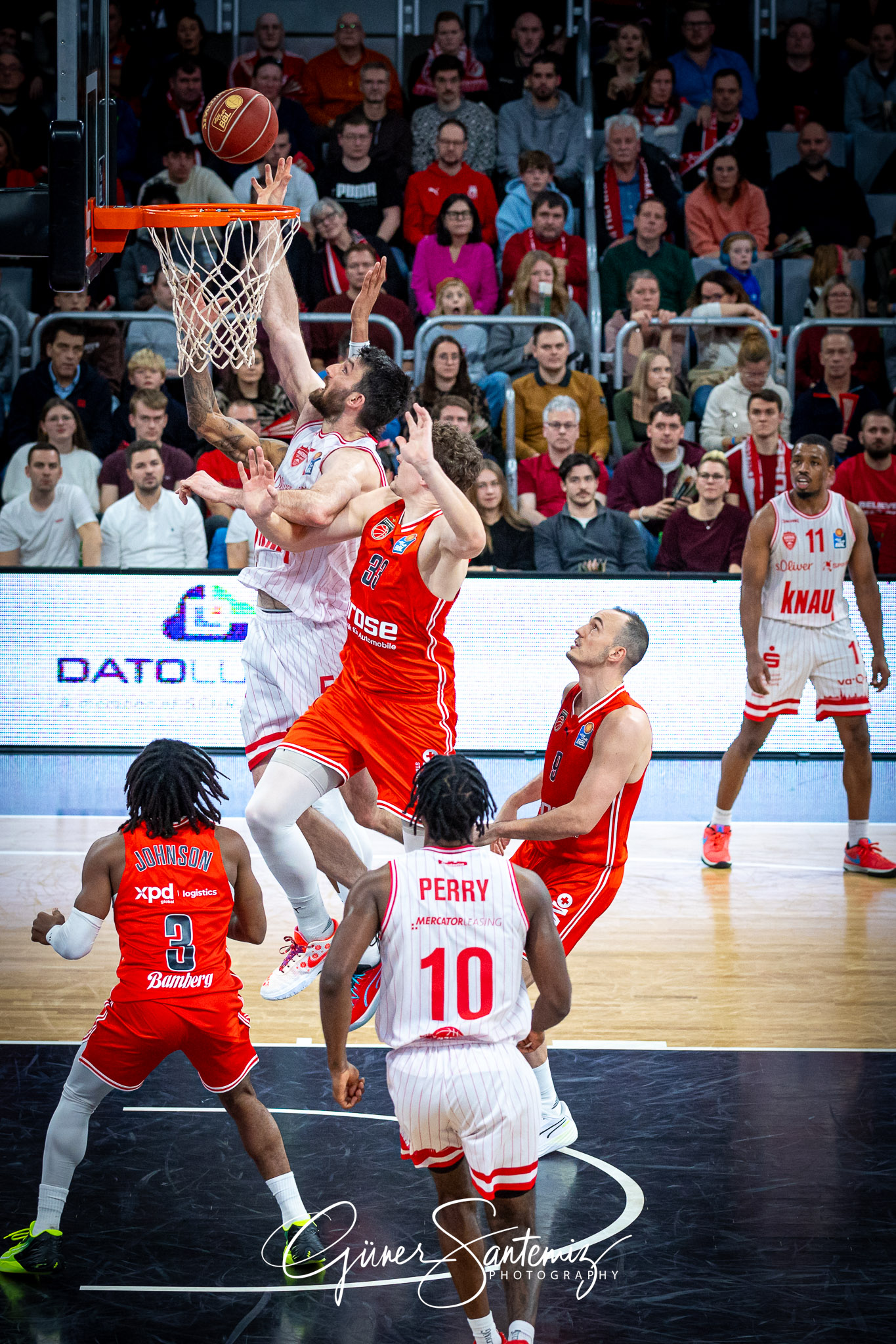 Bamberg Baskets vs. Wuerzburg Baskets - Basketball - easyCredit