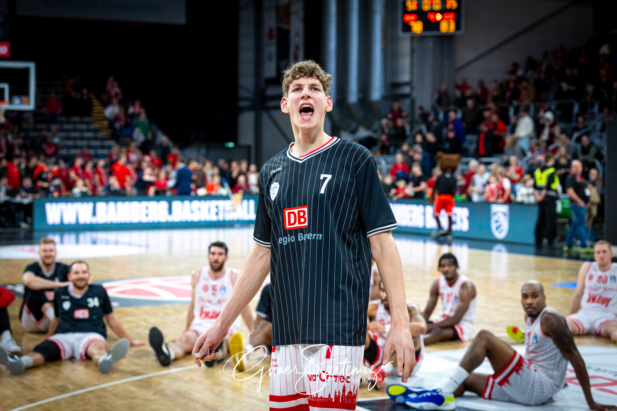 Bamberg Baskets vs. Wuerzburg Baskets - Basketball - easyCredit