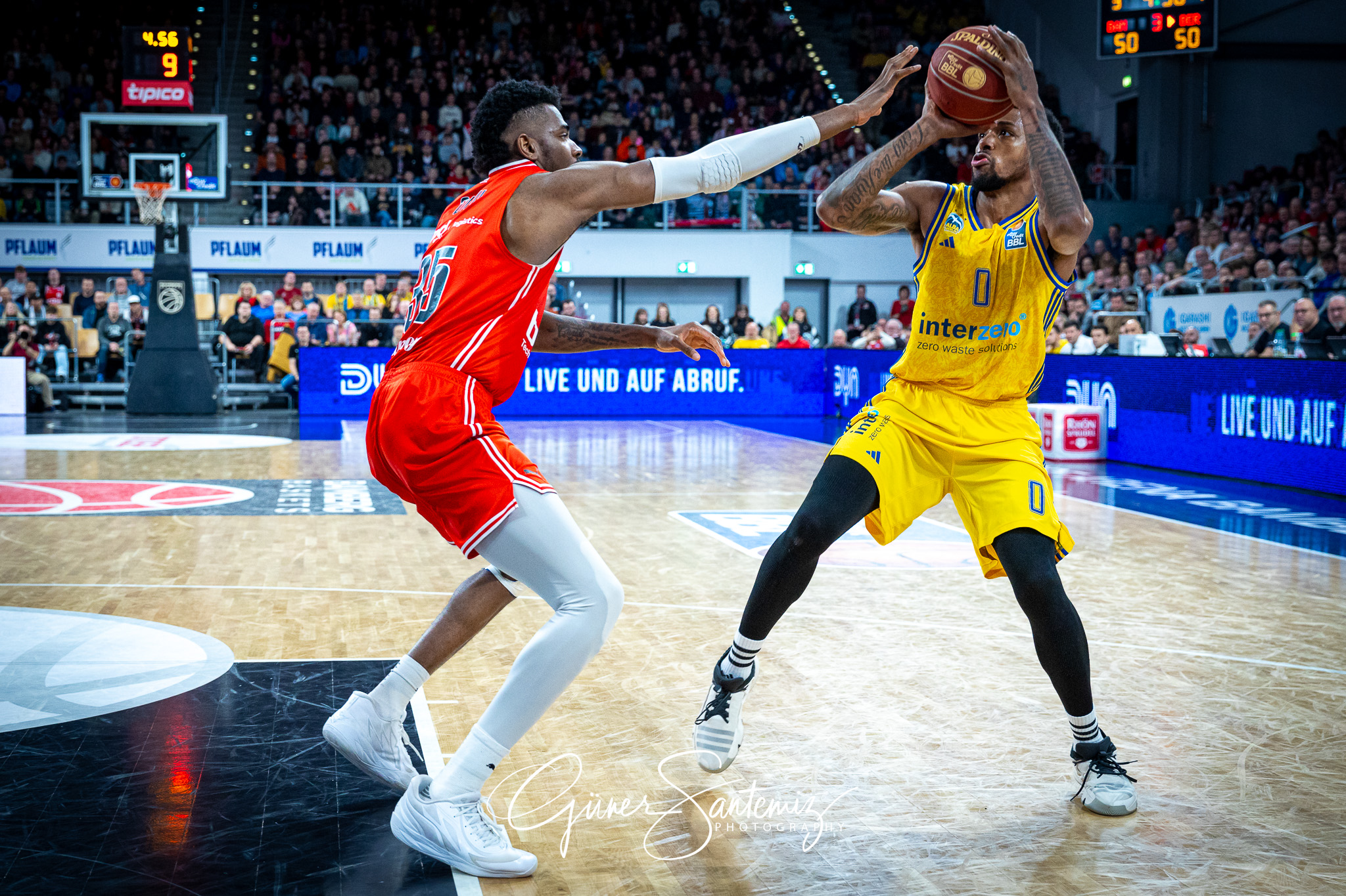 Bamberg Baskets vs. ALBA Berlin - Basketball - easyCredit BBL -