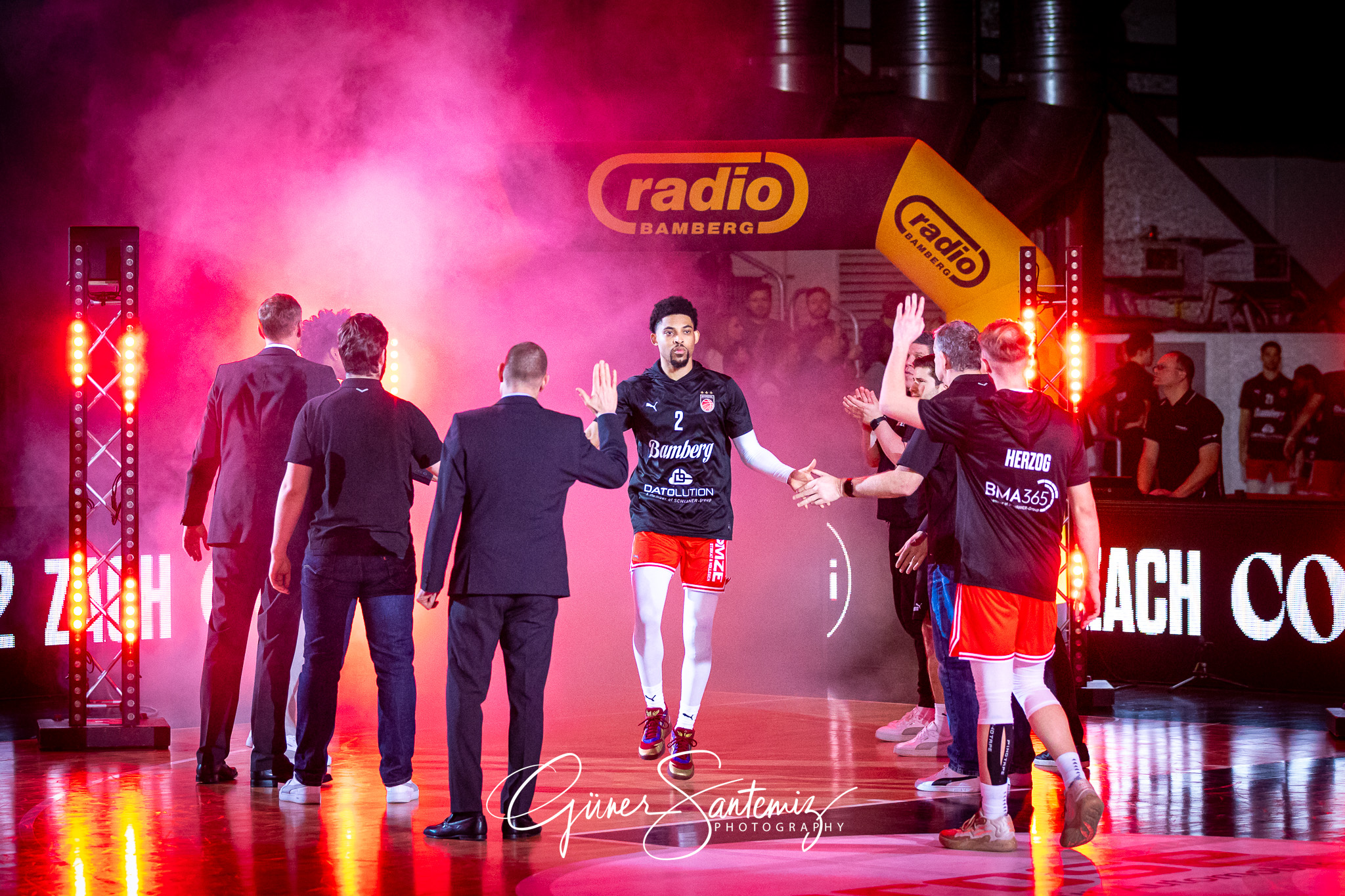 Bamberg Baskets vs. Syntainics MBC - Basketball - easyCredit BBL