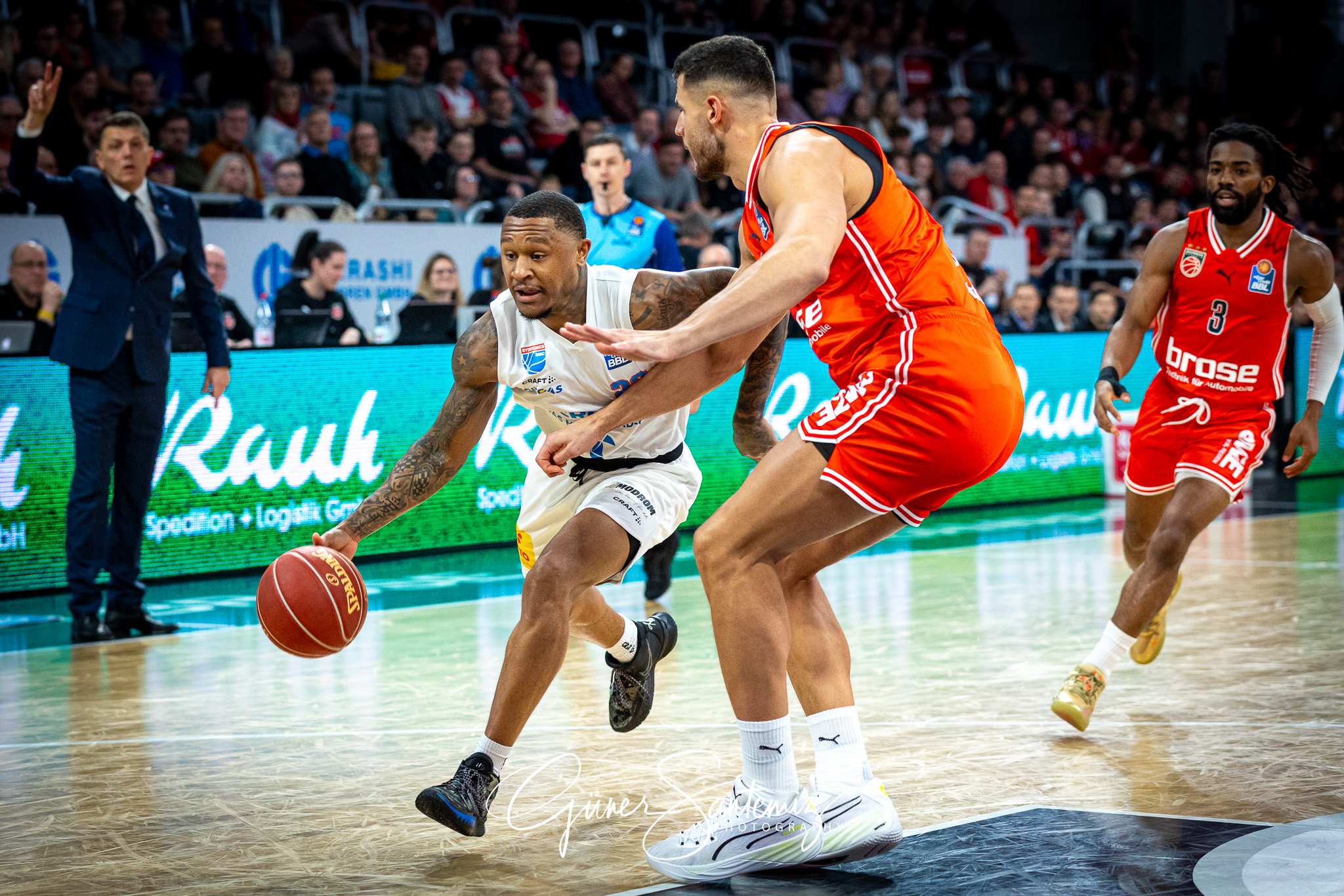 Bamberg Baskets vs. Syntainics MBC - Basketball - easyCredit BBL