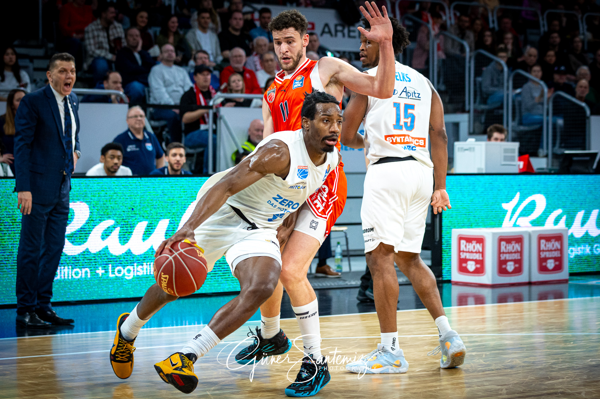 Bamberg Baskets vs. Syntainics MBC - Basketball - easyCredit BBL