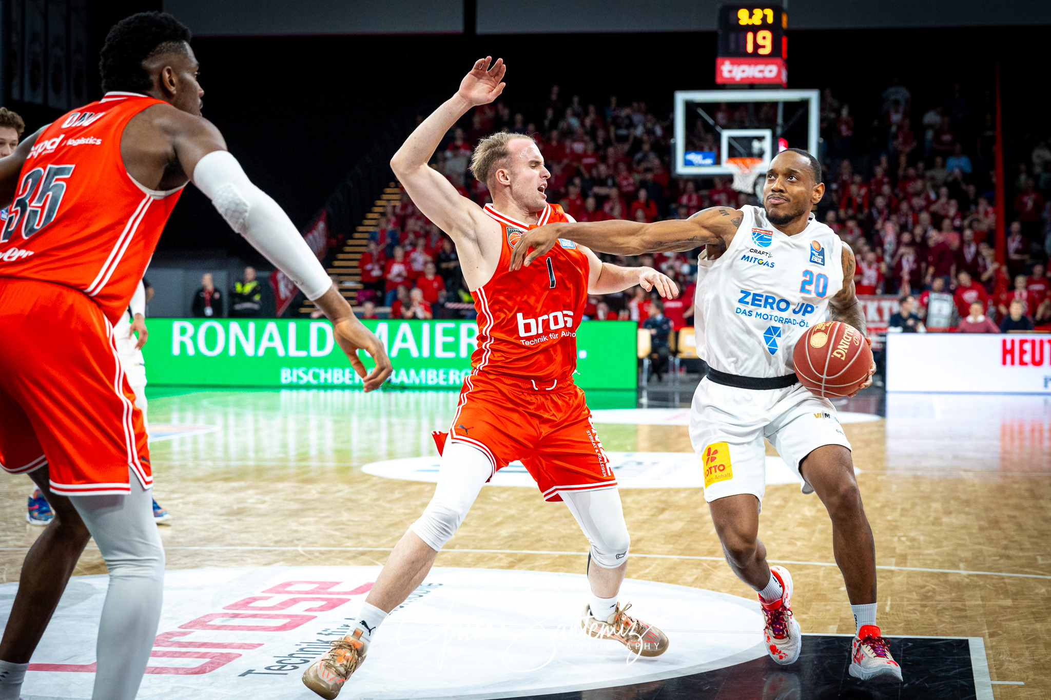Bamberg Baskets vs. Syntainics MBC - Basketball - easyCredit BBL