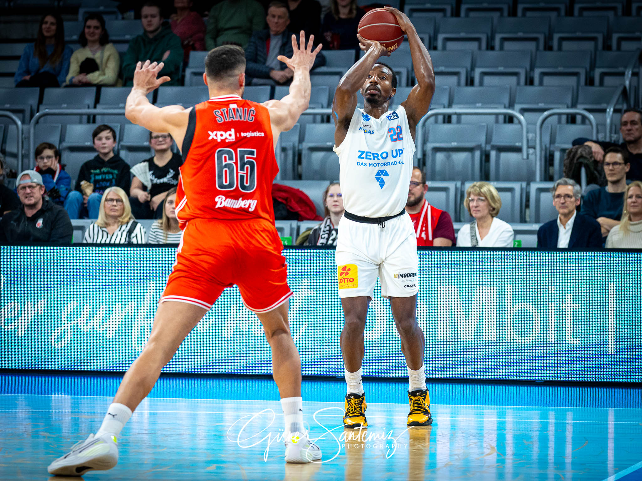 Bamberg Baskets vs. Syntainics MBC - Basketball - easyCredit BBL