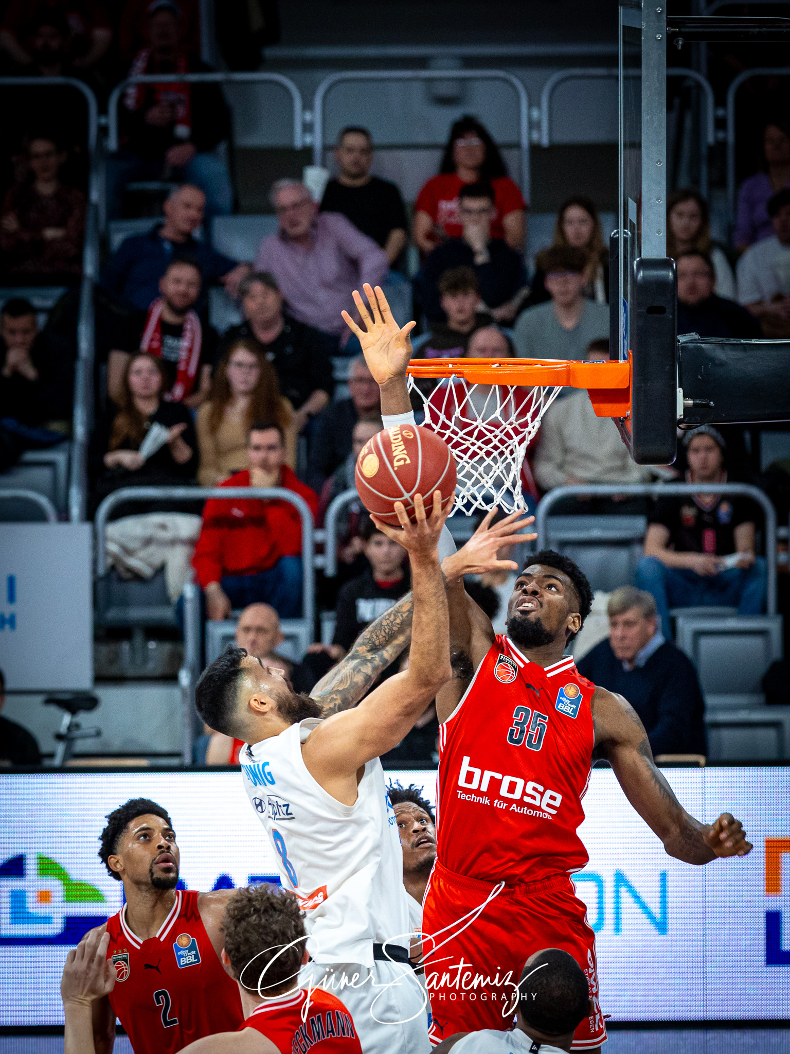 Bamberg Baskets vs. Syntainics MBC - Basketball - easyCredit BBL