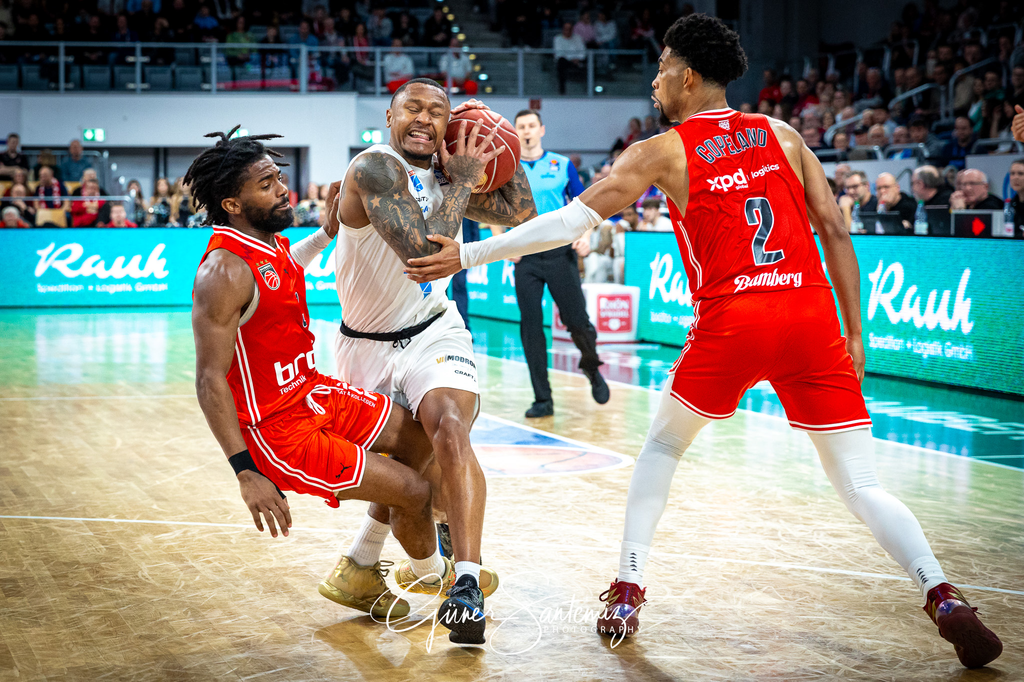 Bamberg Baskets vs. Syntainics MBC - Basketball - easyCredit BBL
