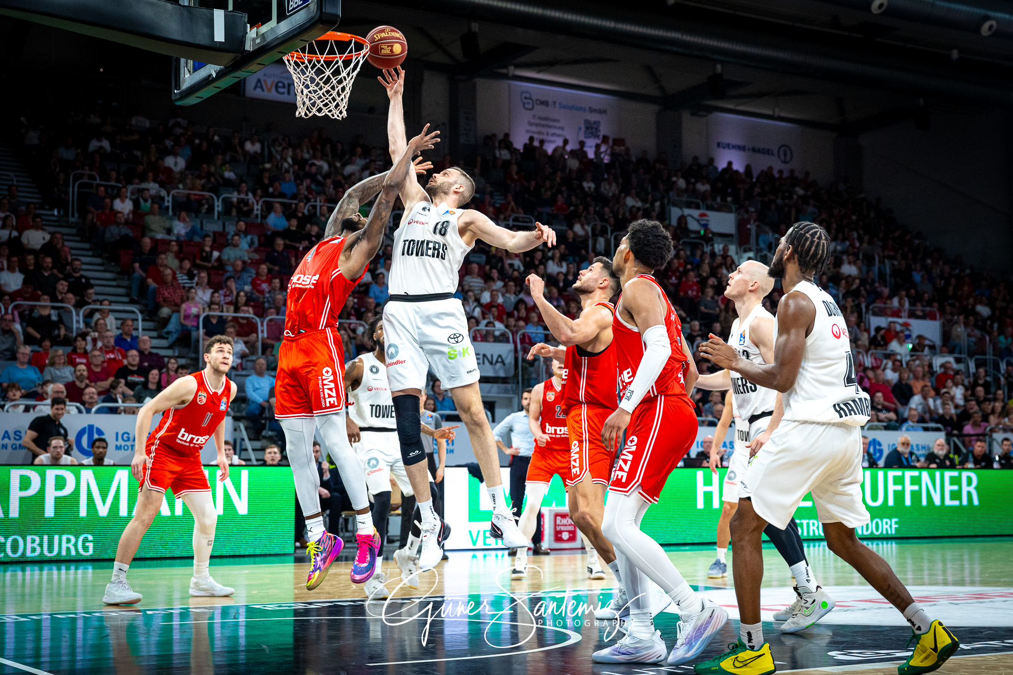 Bamberg Baskets vs. Veolia Hamburg Towers - Basketball - easyCre