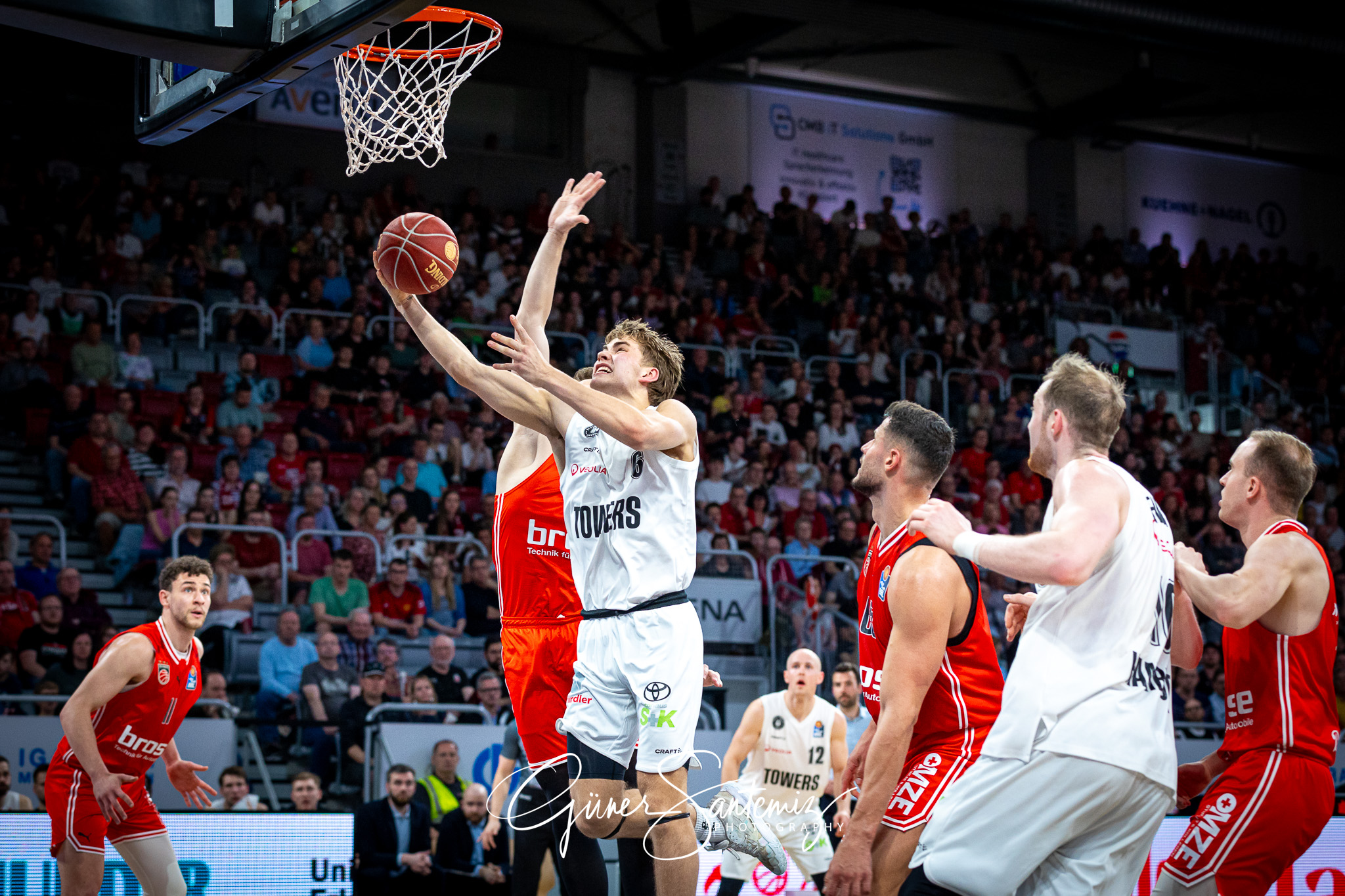 Bamberg Baskets vs. Veolia Hamburg Towers - Basketball - easyCre