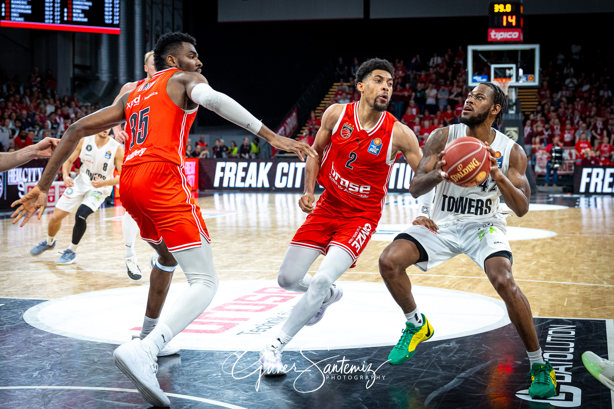 Bamberg Baskets vs. Veolia Hamburg Towers - Basketball - easyCre