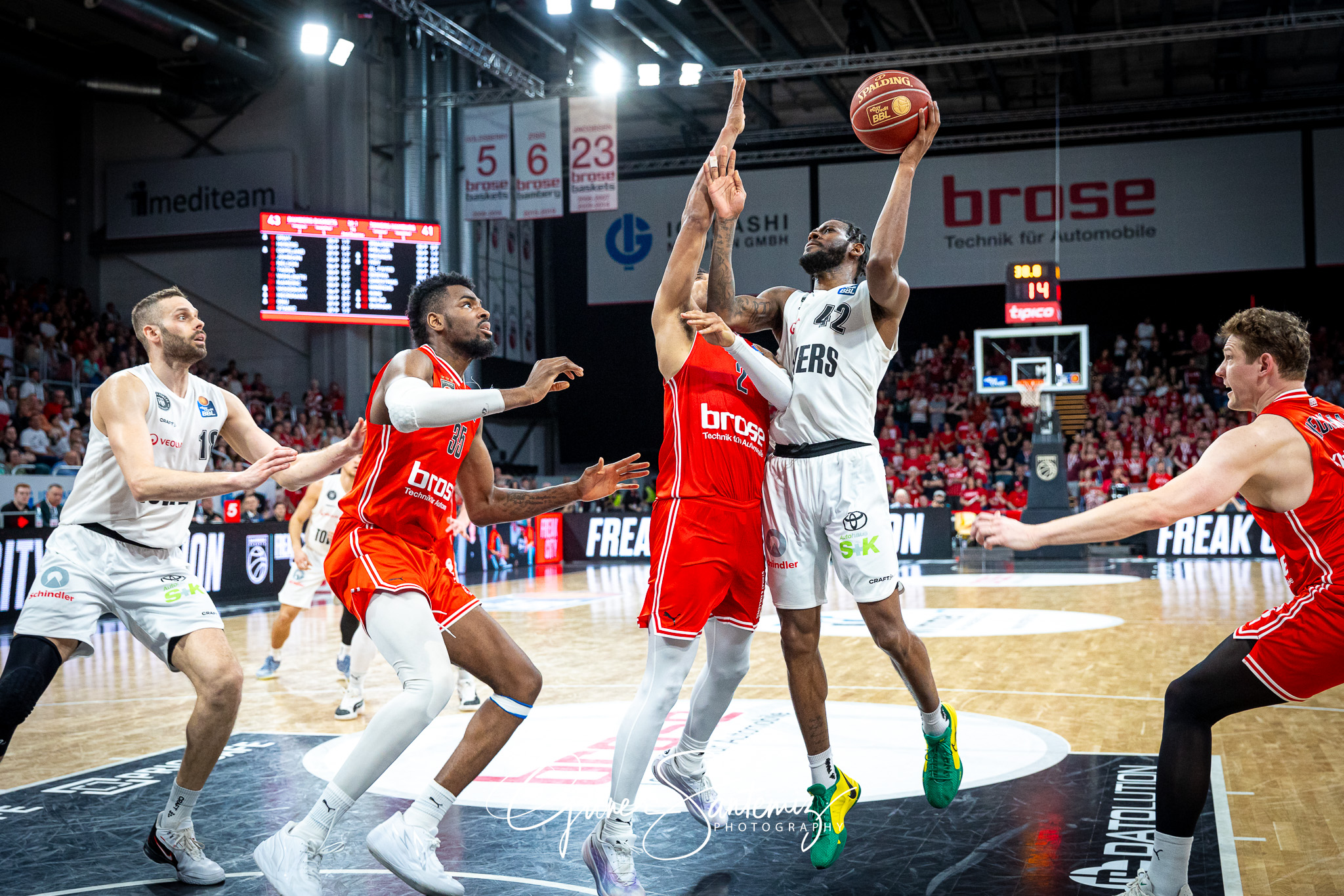 Bamberg Baskets vs. Veolia Hamburg Towers - Basketball - easyCre