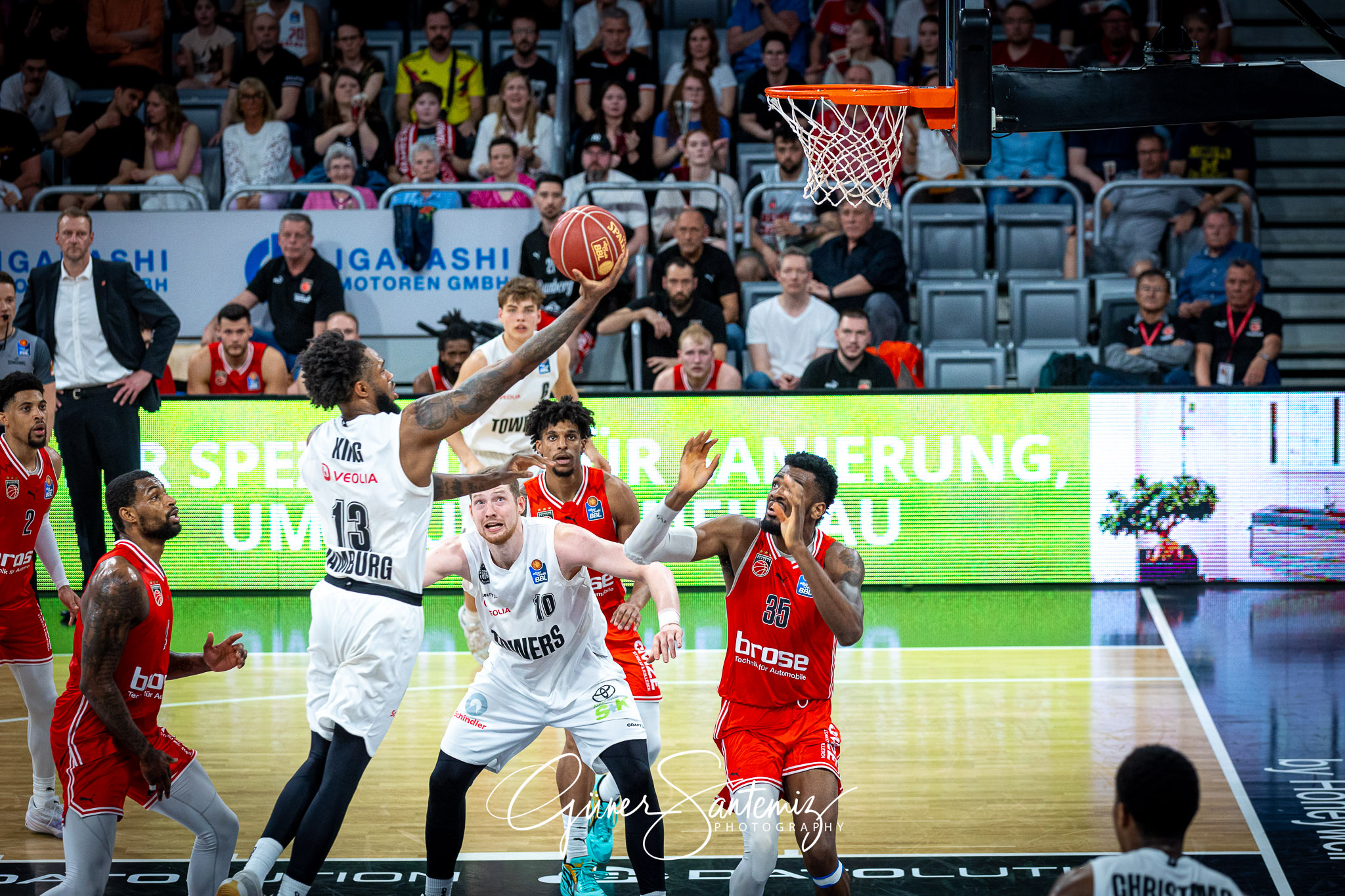 Bamberg Baskets vs. Veolia Hamburg Towers - Basketball - easyCre