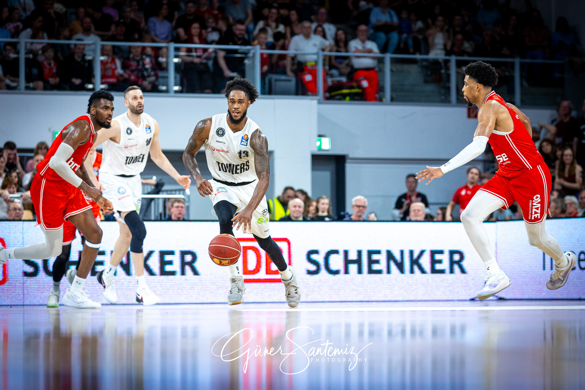 Bamberg Baskets vs. Veolia Hamburg Towers - Basketball - easyCre