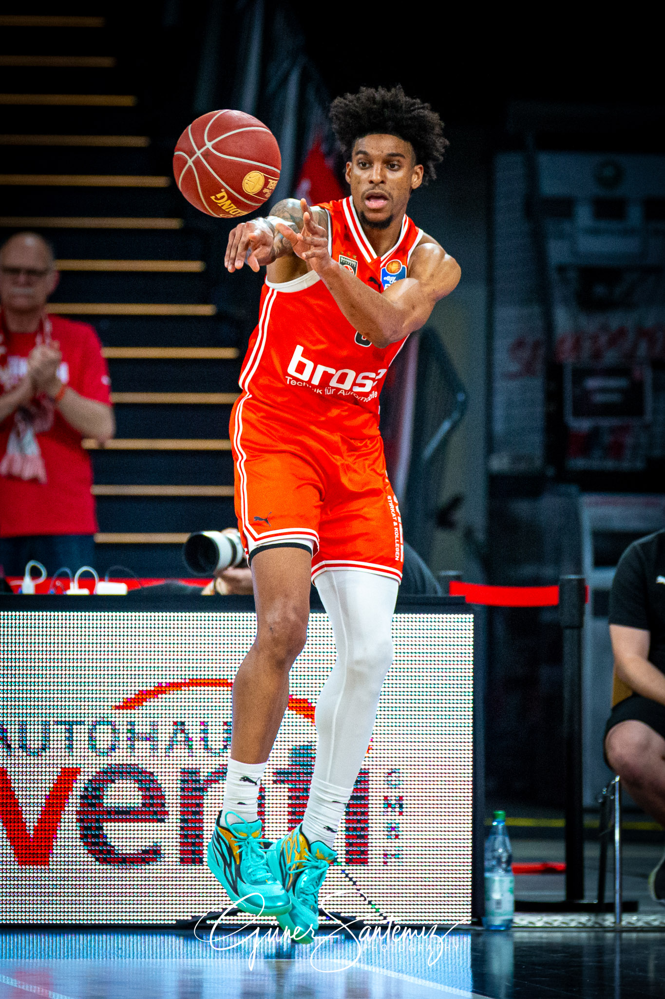 Bamberg Baskets vs. Telekom Baskets Bonn - Basketball - easyCred