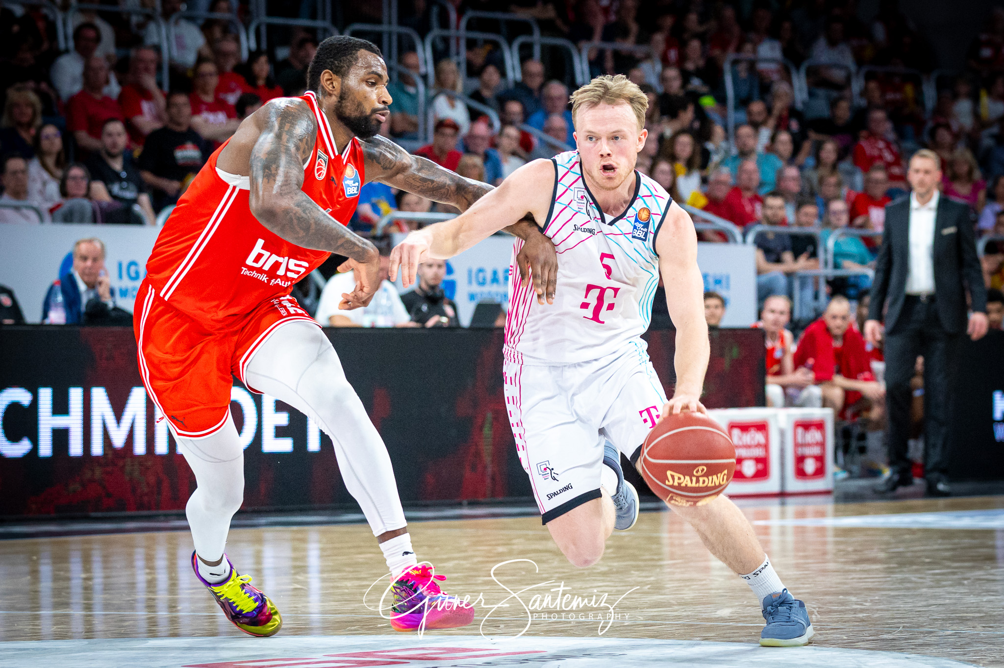 Bamberg Baskets vs. Telekom Baskets Bonn - Basketball - easyCred